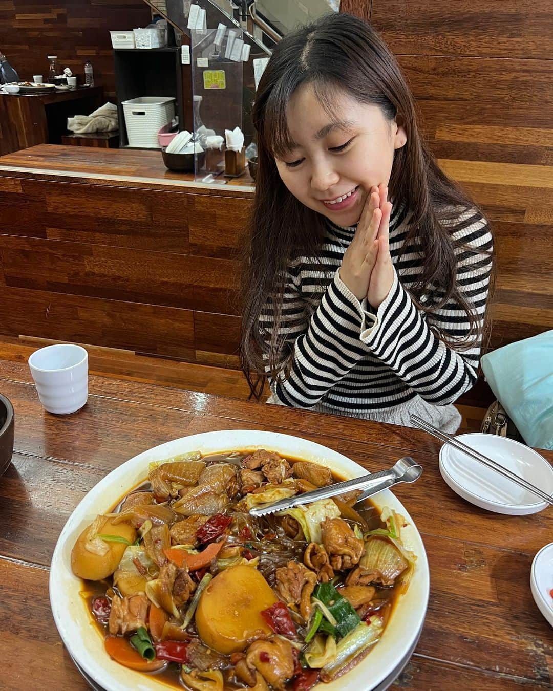 須田理夏子さんのインスタグラム写真 - (須田理夏子Instagram)「in 韓国🇰🇷 Part.1  お姉ちゃんが美味しいお店探してくれて 奢ってもらっちゃった😉💓 妹の特権😎✨ お姉ちゃんに感謝💕ありがとう💕   #韓国 #韓国旅行  #旅行  #海外旅行 #오오티디 #한국 #패션 #데일리 #服装  #おしゃれ  #ファッション  #fashion  #me #photo #photography #followｍe  #언니  #맛있다  #치킨  #BBQ치킨  #여동생」11月21日 21時36分 - sudarikako