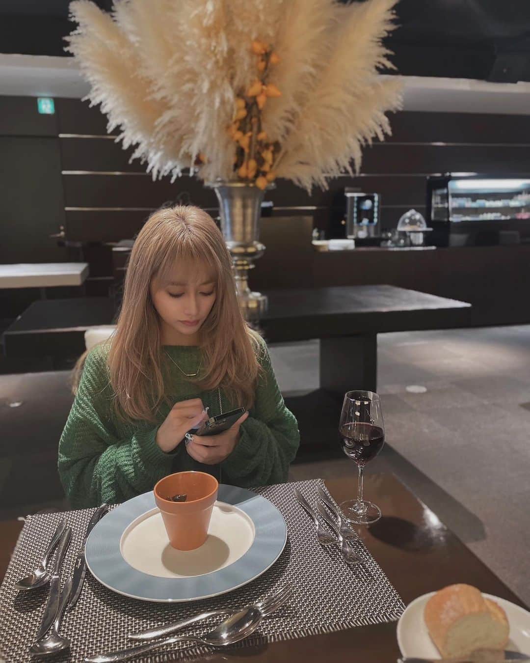 藤井萌さんのインスタグラム写真 - (藤井萌Instagram)「クロスホテルでボジョレーヌーボ飲みながらまったりランチ🍷  久しぶりにゆっくりできた休日でした🍽️  どの料理も美味しくて、幸せなランチだった〜。 2023もラストスパート。 仕事がんばろっ🐻  ㅤㅤㅤ @hache_crosshotel_sapporo  #クロスホテル #札幌 #札幌ホテル #札幌ホテルランチ #札幌観光 #ランチ #lunch #sapporocrosshotel」11月21日 21時37分 - fujii_moe
