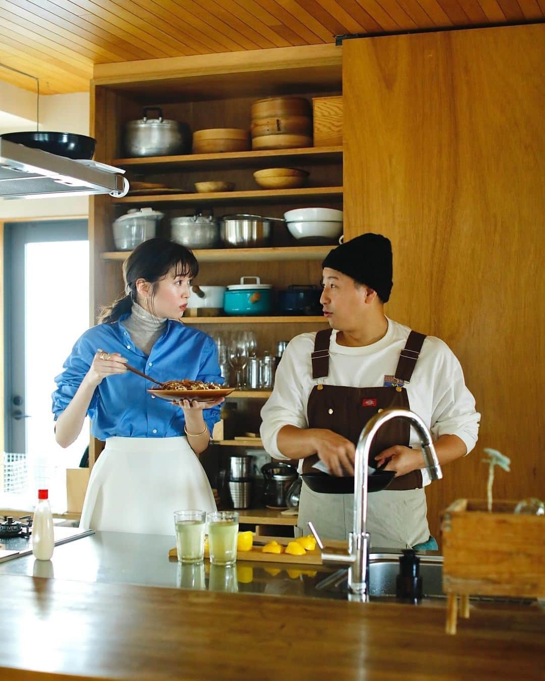 佐藤栞里さんのインスタグラム写真 - (佐藤栞里Instagram)「. BAILA12月号☕︎ お兄ちゃんたちとの着回しページの アザーカットです☺︎☺︎☺︎ 大きな手のひらでの突然のあたまぽんぽんに しっかりときゅんとした妹でした☺️ おふたりとも、ポージングも表情も豊かで 見ているだけで笑っちゃうね〜🦦」11月21日 21時41分 - satoshiori727