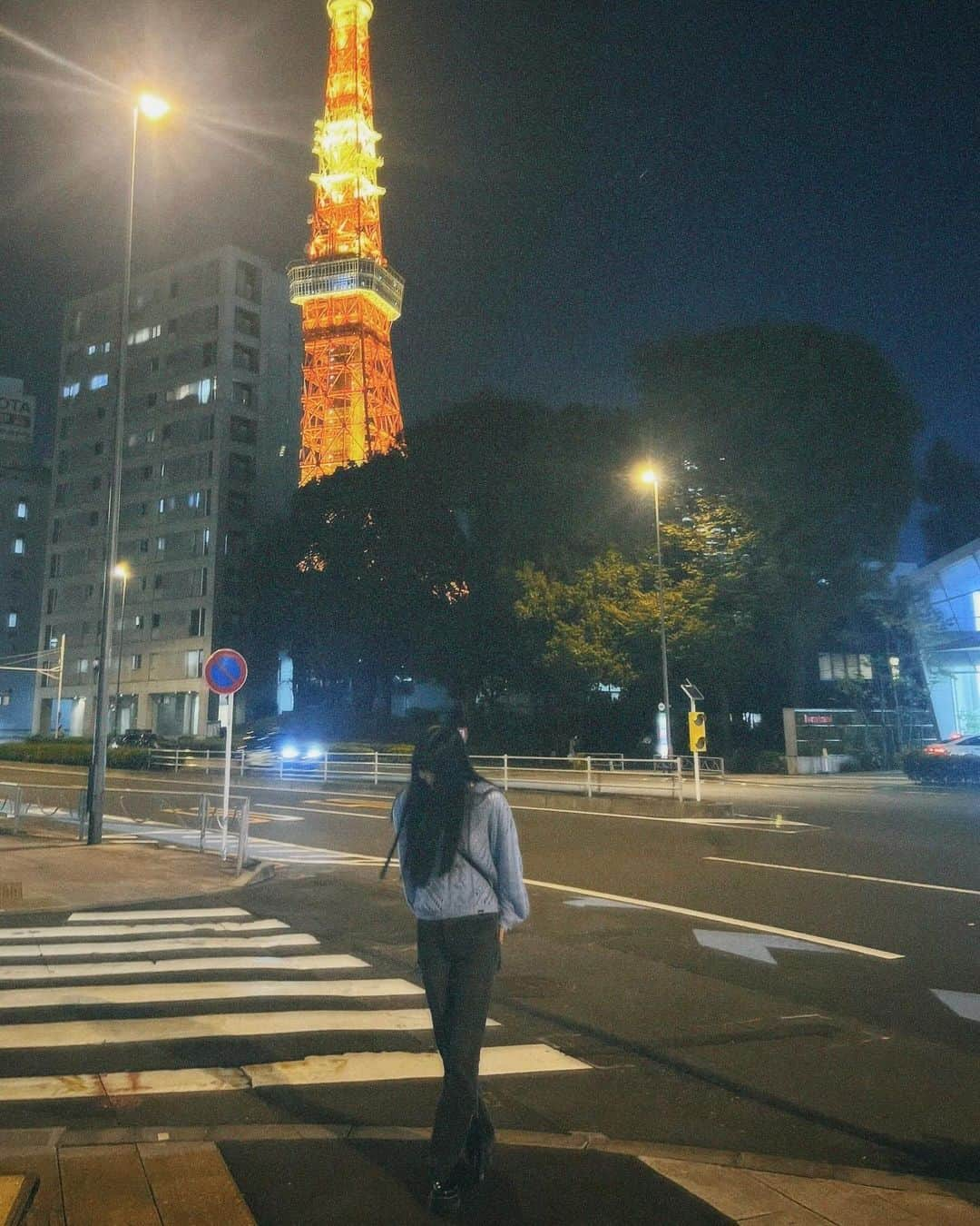 菱田未渚美さんのインスタグラム写真 - (菱田未渚美Instagram)「 ︎︎ みみよーか🐰🌸  この日は急遽オフになり、、 食べて、話して、歩いて、ゲームした1日。♡  珍しく深い色味のリップつけたよ🦔   #xgirl #milkfed」11月21日 21時47分 - girls2_minami_official