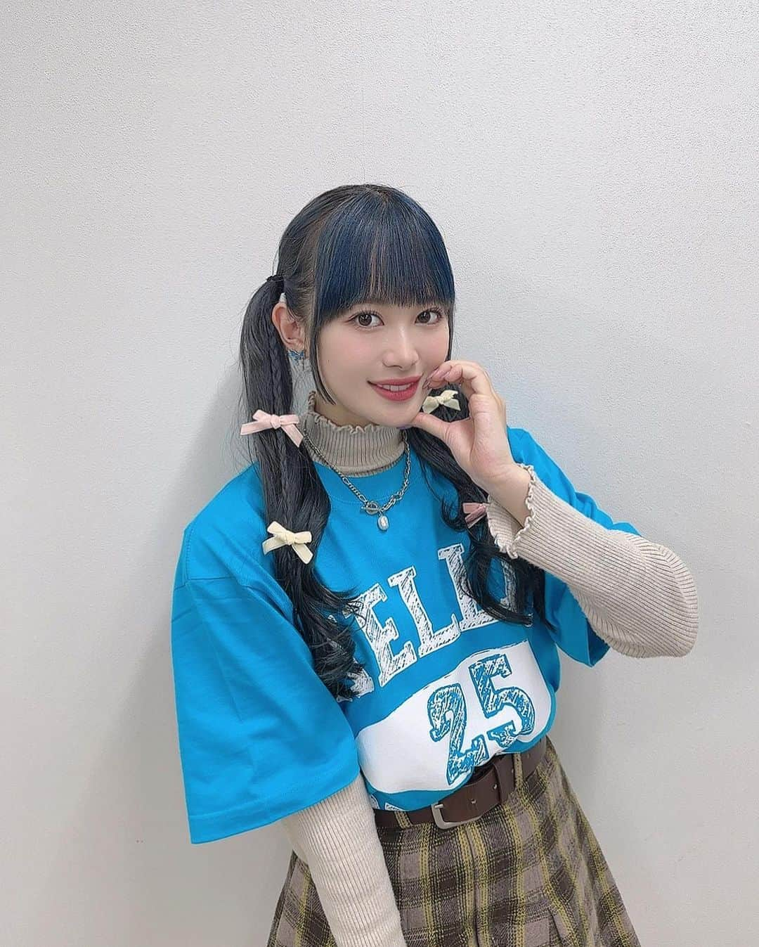 里吉うたのさんのインスタグラム写真 - (里吉うたのInstagram)「. ♥  『Hello!Project 25周年記念スペシャルFCイベント Vol.2』  ありがとうございました〜！！！  今日は持参おリボンをたくさん付けてもらってツインテールでした🎀  楽しかった〜！！！！！  #beyooooonds #ハロプロ  #里吉うたの #うーたん #うーすたぐらむ  #ハロプロ25周年  ♥」11月21日 21時57分 - utano_satoyoshi.official