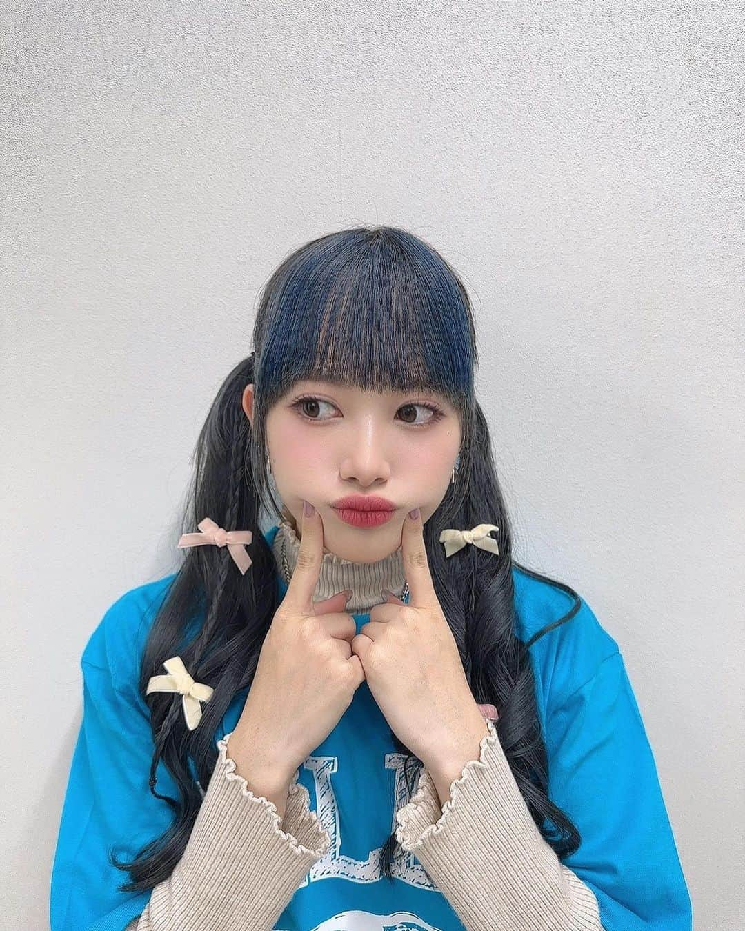 里吉うたのさんのインスタグラム写真 - (里吉うたのInstagram)「. ♥  『Hello!Project 25周年記念スペシャルFCイベント Vol.2』  ありがとうございました〜！！！  今日は持参おリボンをたくさん付けてもらってツインテールでした🎀  楽しかった〜！！！！！  #beyooooonds #ハロプロ  #里吉うたの #うーたん #うーすたぐらむ  #ハロプロ25周年  ♥」11月21日 21時57分 - utano_satoyoshi.official