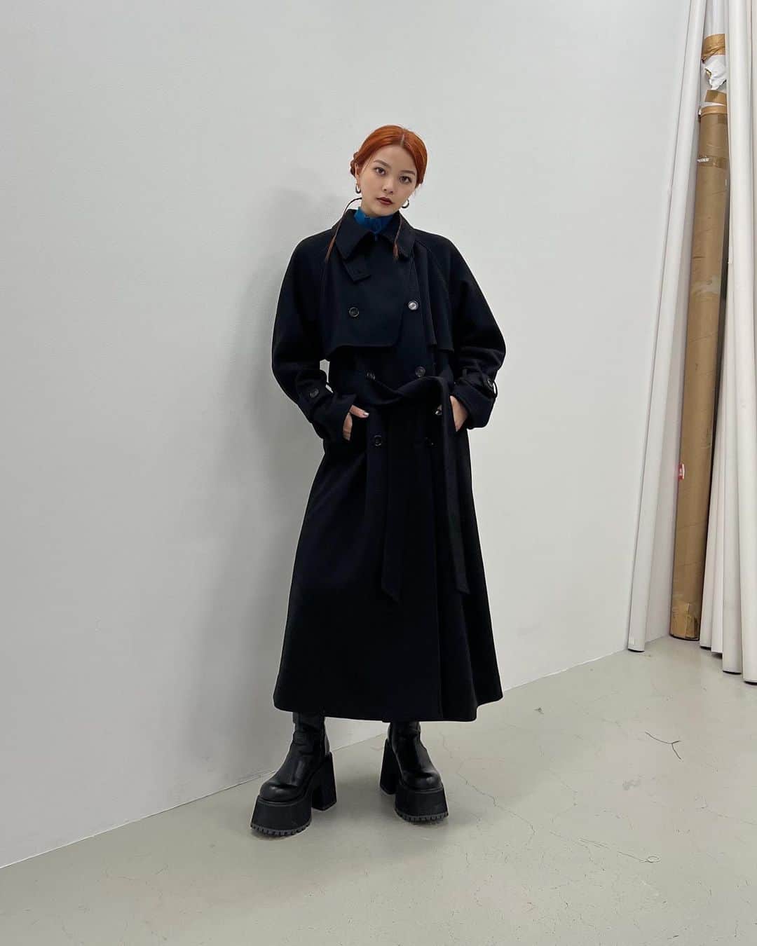 SLY OFFICIAL INFORMATIONのインスタグラム：「ㅤㅤㅤㅤㅤㅤㅤㅤㅤㅤㅤㅤㅤ #SLY_info @miyu_sasaki17【164cm】 ルクア大阪店スタッフ _________________________________ SLY店舗・WEBSTORE・ZOZOTOWNにて販売中 ☑︎LAYERED FLAP BELTED COAT (030GAA30-1140) KHA,IVOY,BLK ㅤㅤㅤㅤㅤㅤㅤㅤㅤㅤㅤㅤㅤ ☑︎STAINLESS THICK HOOP P/EARRING (030GAI56-2340) GLD,SLV ㅤㅤㅤㅤㅤㅤㅤ ☑︎90's CHUNKY BOOTS (030GAZ55-0520) BLK,D/RED,GRY __________________________________ ※配送の都合により発売日が異なる場合がございます。 ※店舗により在庫状況が異なります。 #SLY #SLY_fav」