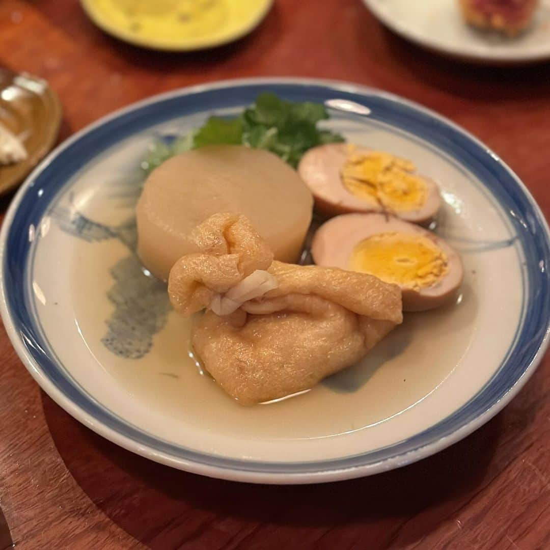 福地夏未のインスタグラム：「🍂  少し前に行った祐天寺Bob  大量の松茸と鴨肉の土鍋ご飯で 少し遅めの秋を堪能〜！ 出汁茶漬けで食べるごはんは、 もはや飲み物でした☺️  おでんも食べて銀杏も食べて 大好きなハムカツも食べて腹パン！  大満足！おいしかったです🫶🏻  _ #夏未のおいしい #祐天寺グルメ #祐天寺居酒屋 #祐天寺Bob #土鍋ごはん #腹パン」