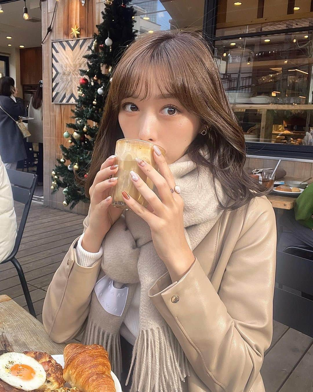 依田奈波さんのインスタグラム写真 - (依田奈波Instagram)「🥐  焼きたてのパンと あったかいカフェラテ☕️  #代官山カフェ #代官山ランチ #代官山 #テラス席 #パン屋」11月21日 21時58分 - nanami_yoda