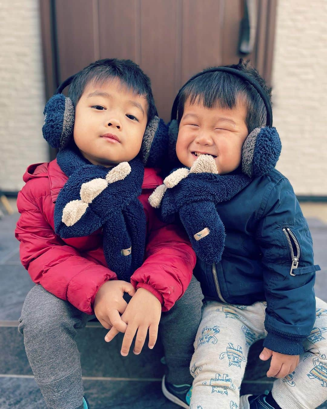 あゆのインスタグラム：「. ⛄️❄️  #年子兄弟 #3歳 #2歳」