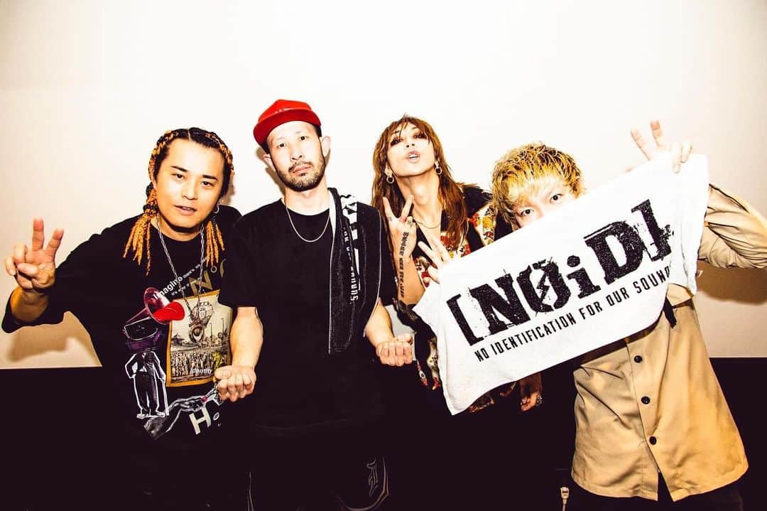 青木カズローのインスタグラム：「SUPER BEAVER、横浜ライブ殺影完了。 #写殺」