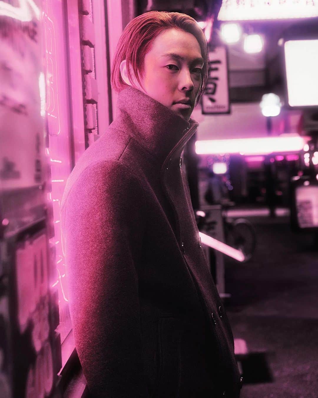 小林陵侑さんのインスタグラム写真 - (小林陵侑Instagram)「Easy and stylish. Perfect for the vibrant environment of Tokyo.  The AlphaTauri Heatable jacket has built-in warmth and allows you to set up the ideal heat level while moving through different outdoor temperatures.」11月21日 22時03分 - ryo_koba