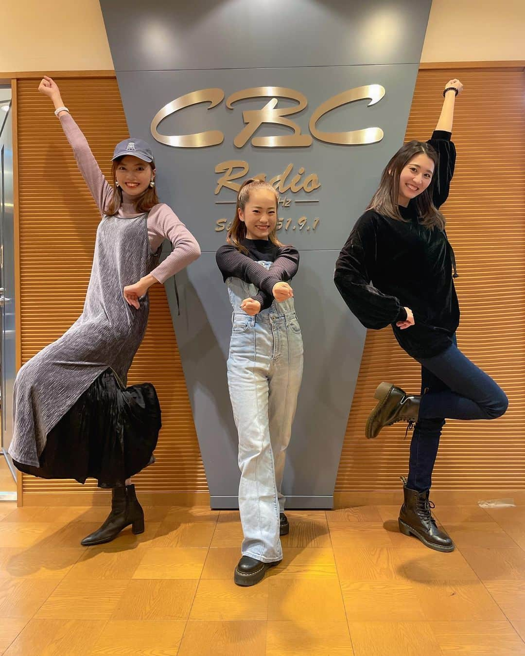 三浦優奈のインスタグラム：「#CBCラジオ #ドラ魂キング  今日の後半ゲストは チアドラゴンズ RINOちゃん💃  『おしえてりのちゃん』のコーナーでは ファッションのことや、 プライベートなことまで 色々とお聴きしちゃいました！！   radikoにてアーカイブ聴取可能です🙆‍♀️  #チアドラゴンズ #チアドラゴンズ2023 #ドラファン #ドラゴンズ #dragons #中日 #中日ドラゴンズ #ラジオ #radio #radiko #ラジコ #パーソナリティ #ラジオパーソナリティー #ラジオ好きな人と繋がりたい #ラジオ好き  #ラジオ番組 #番組 #番組出演 #名古屋 #ドラゴンズファンと繋がりたい #ドラゴンズ女子 #三浦優奈 #チア #cheer #fashion #fashionstyle #cheerdragons #japanesegirl」