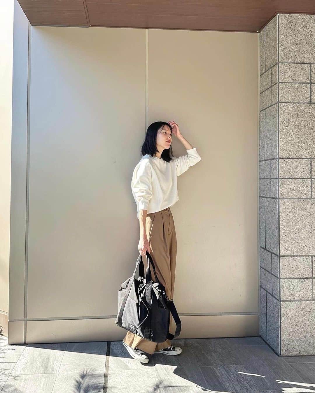 布川桃花のインスタグラム：「ヨーロッパ発の サステナブルファッションブランド ECOALFでお買い物🌼 @ecoalf_japan   この前小さめのバッグをゲットしたんだけど 今回はマザーズバッグにも使える収納力ばっちりな CLAUDIA 2WAYバッグにしました💕  ペットボトル由来のリサイクル素材でつくられていて ショルダーバッグ、トートバッグの2WAYで使えるよ◎  ECOALFは伊勢丹新宿店 本館1階 雑貨/イセタンリーフでポップアップストアも開催しています✨  #promotion #ecoalf #エコアルフ #BecauseTherelsNoPlanetB #第2の地球はないのだから #サステナブル #サステナブルブランド #サステナブルファッション #momoka_fashion」