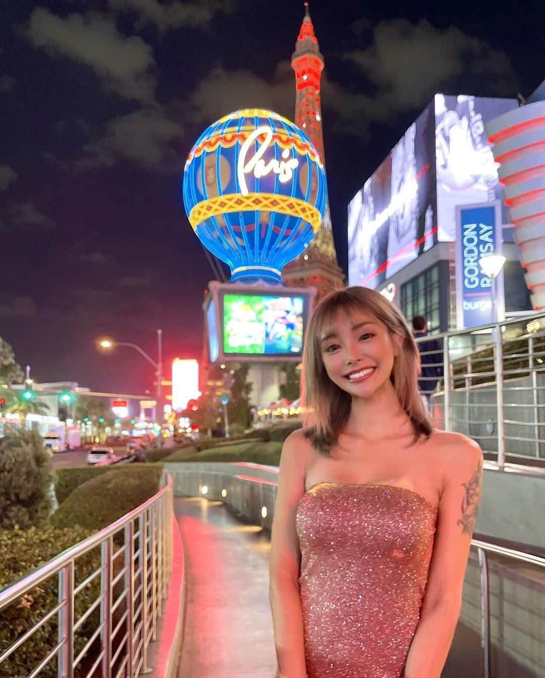 marinさんのインスタグラム写真 - (marinInstagram)「Las Vegas👑🎆🎉🎈💜🃏 It was a wonderful city.🇺🇸💥 キラキラな世界🌍 ディズニーみたいで夢の国だった🤭 夜は寒くて乾燥しまくったけど😭 幸せすぎる顔してる😝✨ また行きたいな💎 #ラスベガス #lasvegas #wonderful」11月21日 22時22分 - maririn__78