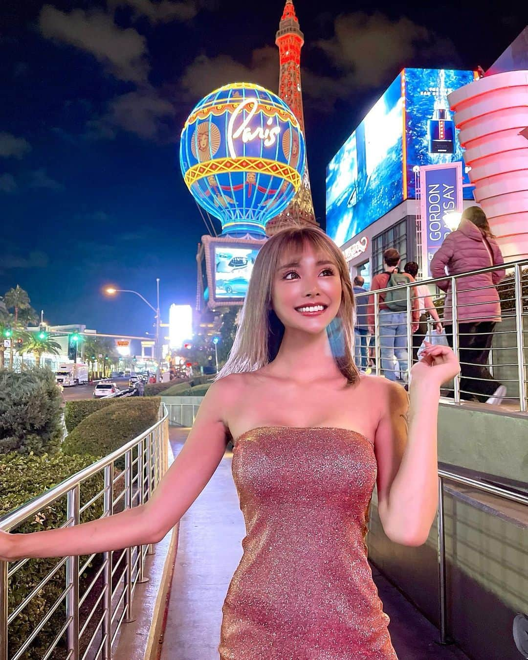 marinさんのインスタグラム写真 - (marinInstagram)「Las Vegas👑🎆🎉🎈💜🃏 It was a wonderful city.🇺🇸💥 キラキラな世界🌍 ディズニーみたいで夢の国だった🤭 夜は寒くて乾燥しまくったけど😭 幸せすぎる顔してる😝✨ また行きたいな💎 #ラスベガス #lasvegas #wonderful」11月21日 22時22分 - maririn__78