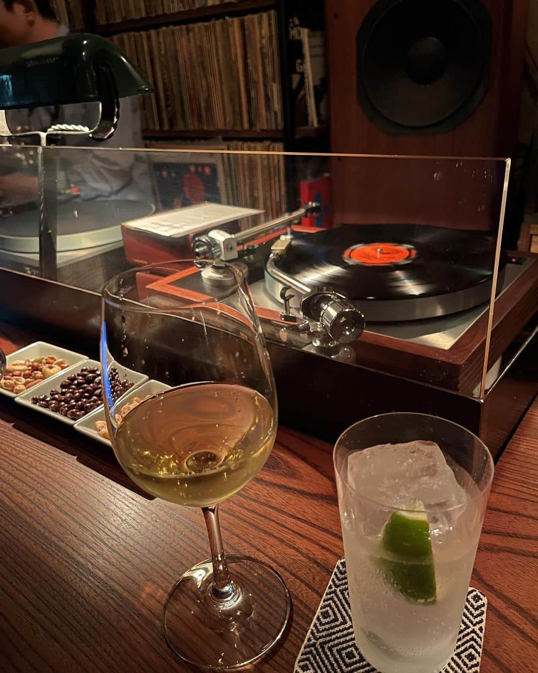 大枝瑞希さんのインスタグラム写真 - (大枝瑞希Instagram)「BAR rpm 🎧🍷」11月21日 22時22分 - __mzkxx__