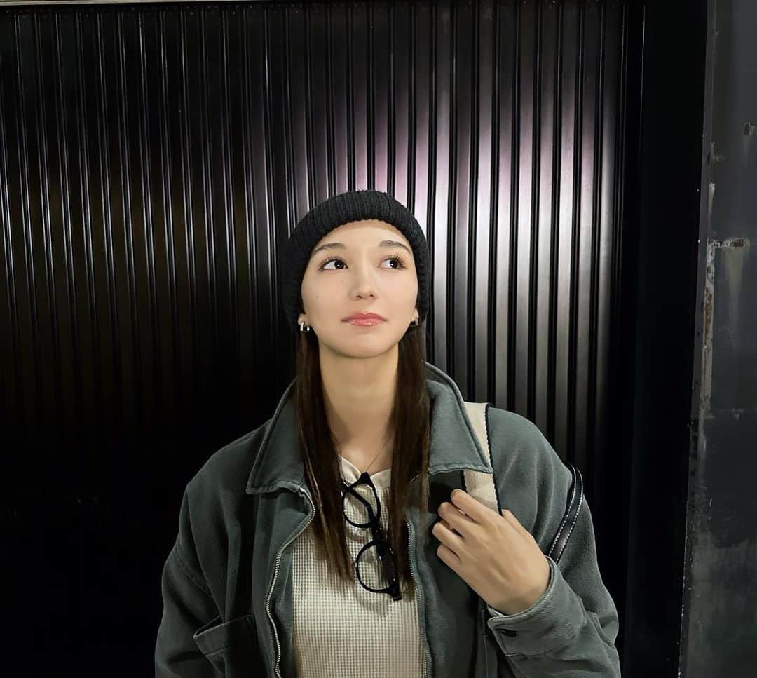 濱崎ナディヤのインスタグラム：「🙄🎄」