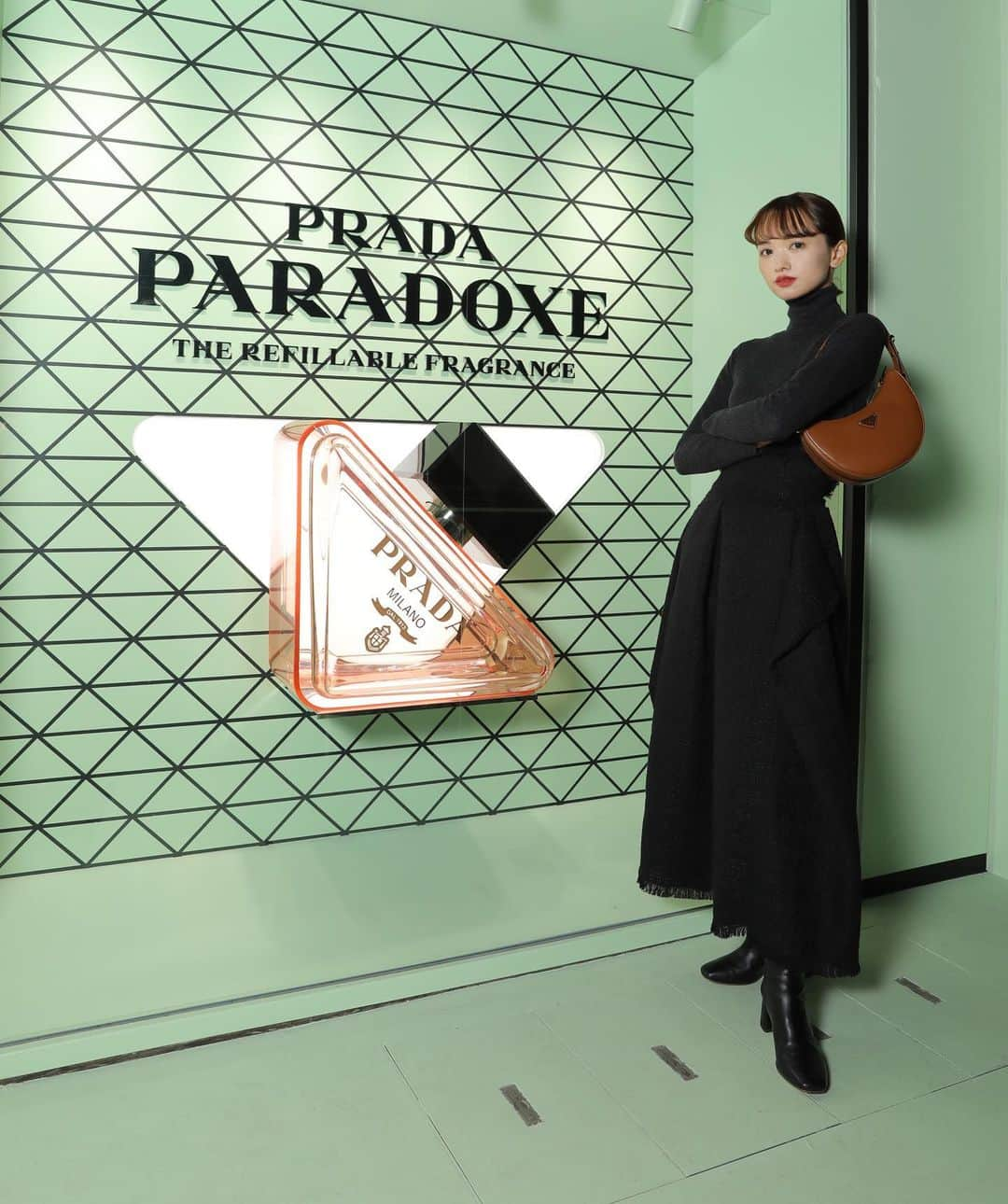 zussaのインスタグラム：「PRADA BEAUTY TOKYO💚 表参道店が明日からOPEN.  一足先はお邪魔してきました。✨ フレグランスもキャンドルも愛用します。  #PR#prada#PradaParadoxe#PradaBeauty#プラダパラドックス」