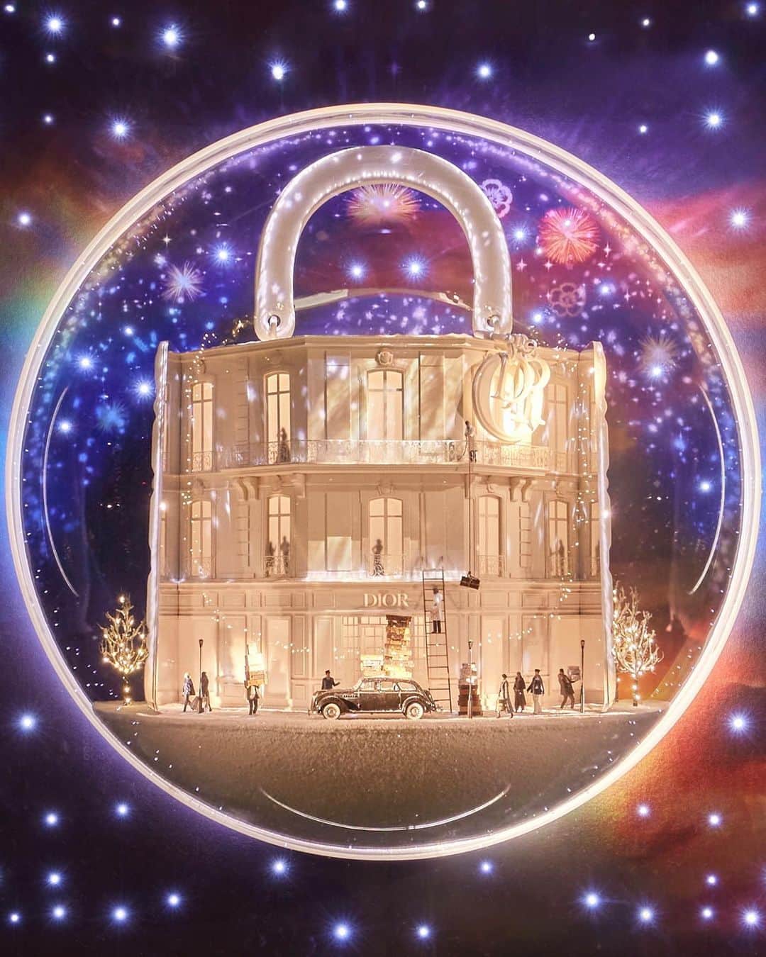 クリスチャンディオールさんのインスタグラム写真 - (クリスチャンディオールInstagram)「Discover Dior's Carousel of Dreams at @Saks, where the windows come alive with symbols of the House like the iconic #DiorBarJacket, the timeless #LadyDiorBag, and the majestic #Dior30Montaigne. These elaborate showcases not only merge Dior's heritage with the founding couturier’s American journey but also offer a nod to the city’s grandeur, blending a deep appreciation for New York with intricate detail and spectacular design.  #SaksxDior © @LuisGuillenPhoto」11月21日 22時28分 - dior