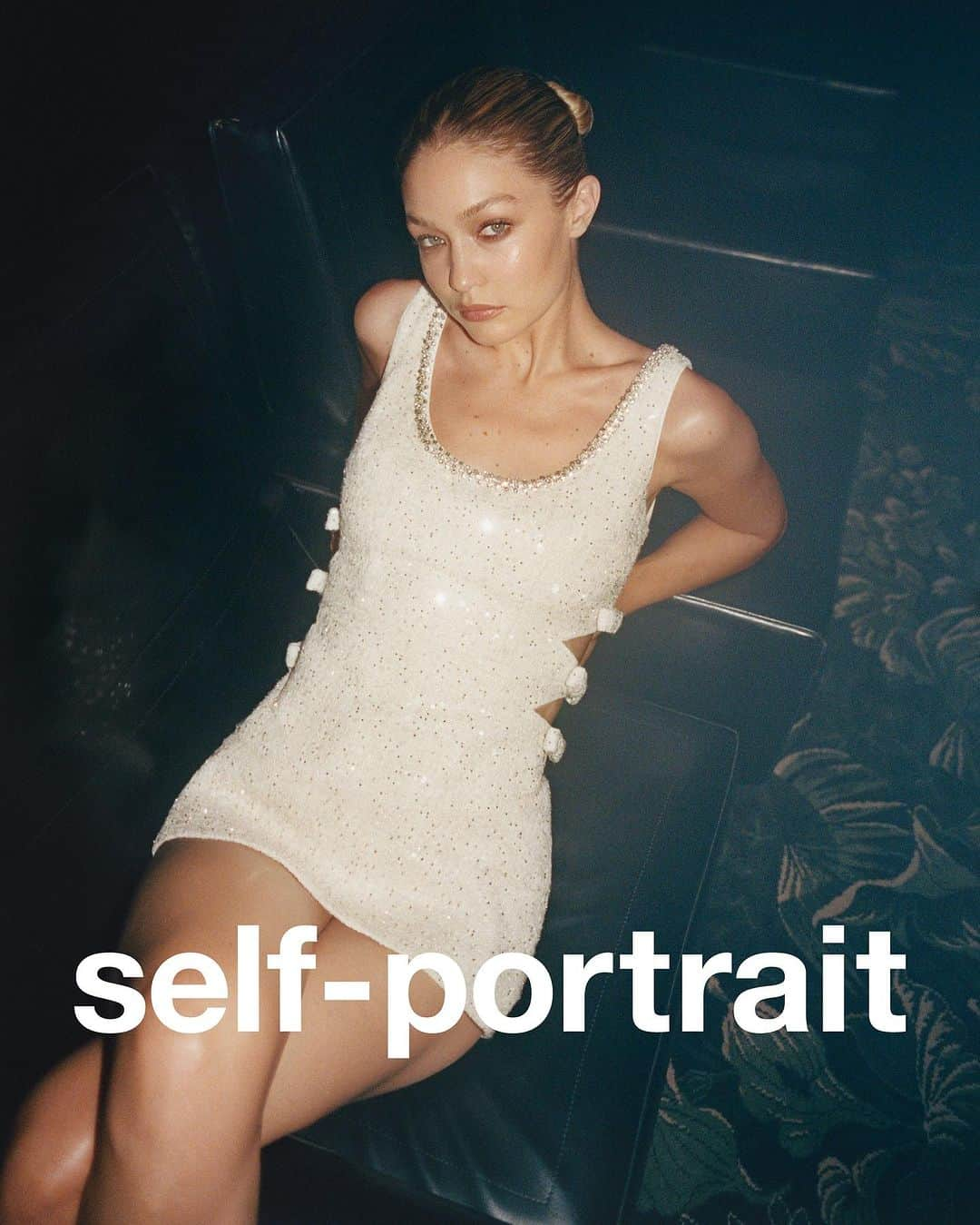 SELF PORTRAITさんのインスタグラム写真 - (SELF PORTRAITInstagram)「Paris at night  Sequinned get-ups in clean-cut silhouettes making a statement for the season.」11月21日 22時31分 - mrselfportrait