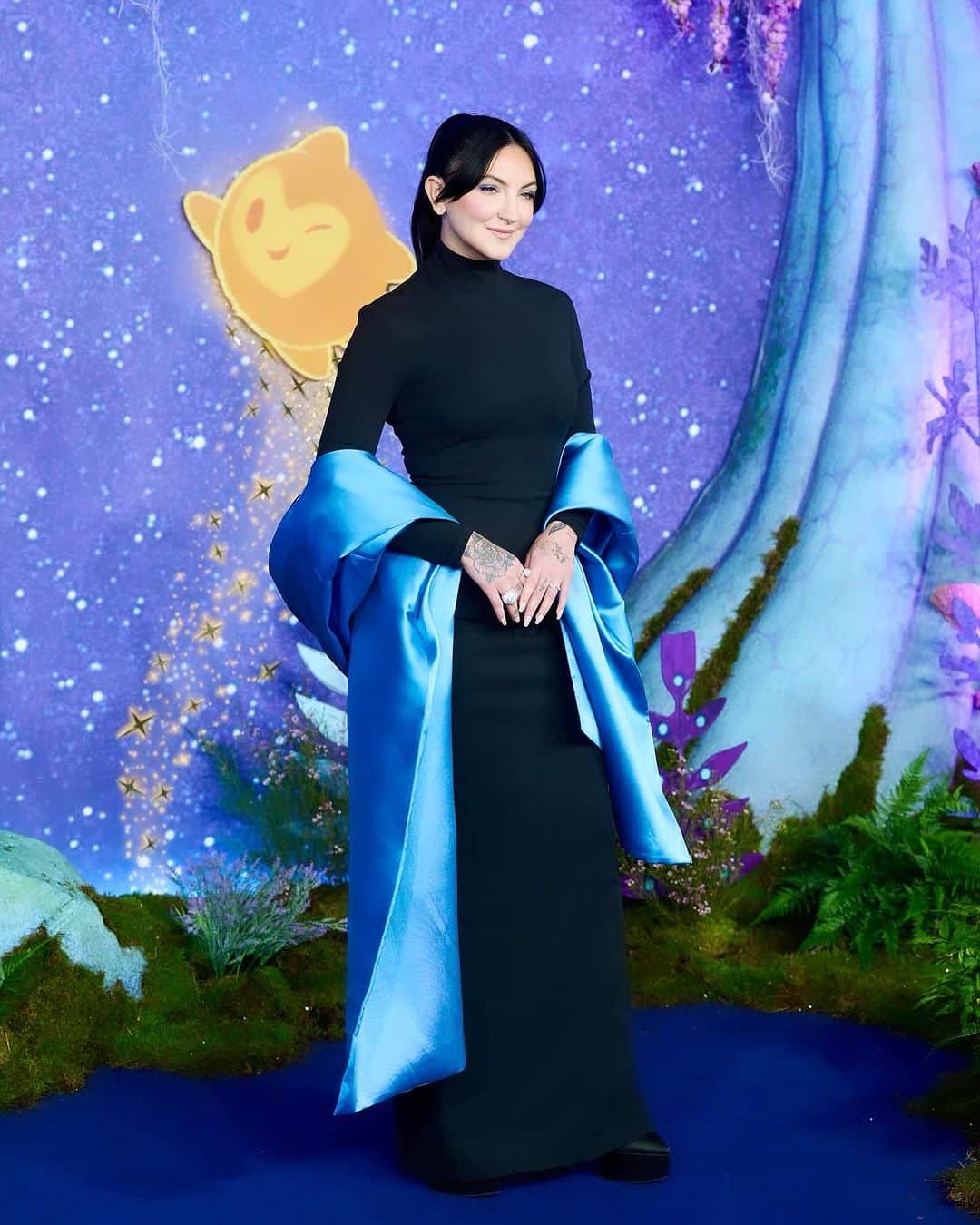 Julia Michaelsのインスタグラム：「Last night I got to celebrate three and a half years in the making at the London premiere of @disneywishmovie ! this has been the most beautiful, challenging and fulfilling time of my life. Thank you to the entire team of wish for creating such a safe and familial space for all of us to create In. I’m so excited for people to see this film that so many people that love Disney and Disneys legacy were able to make. ❤️ 📸 @alan_d_west」