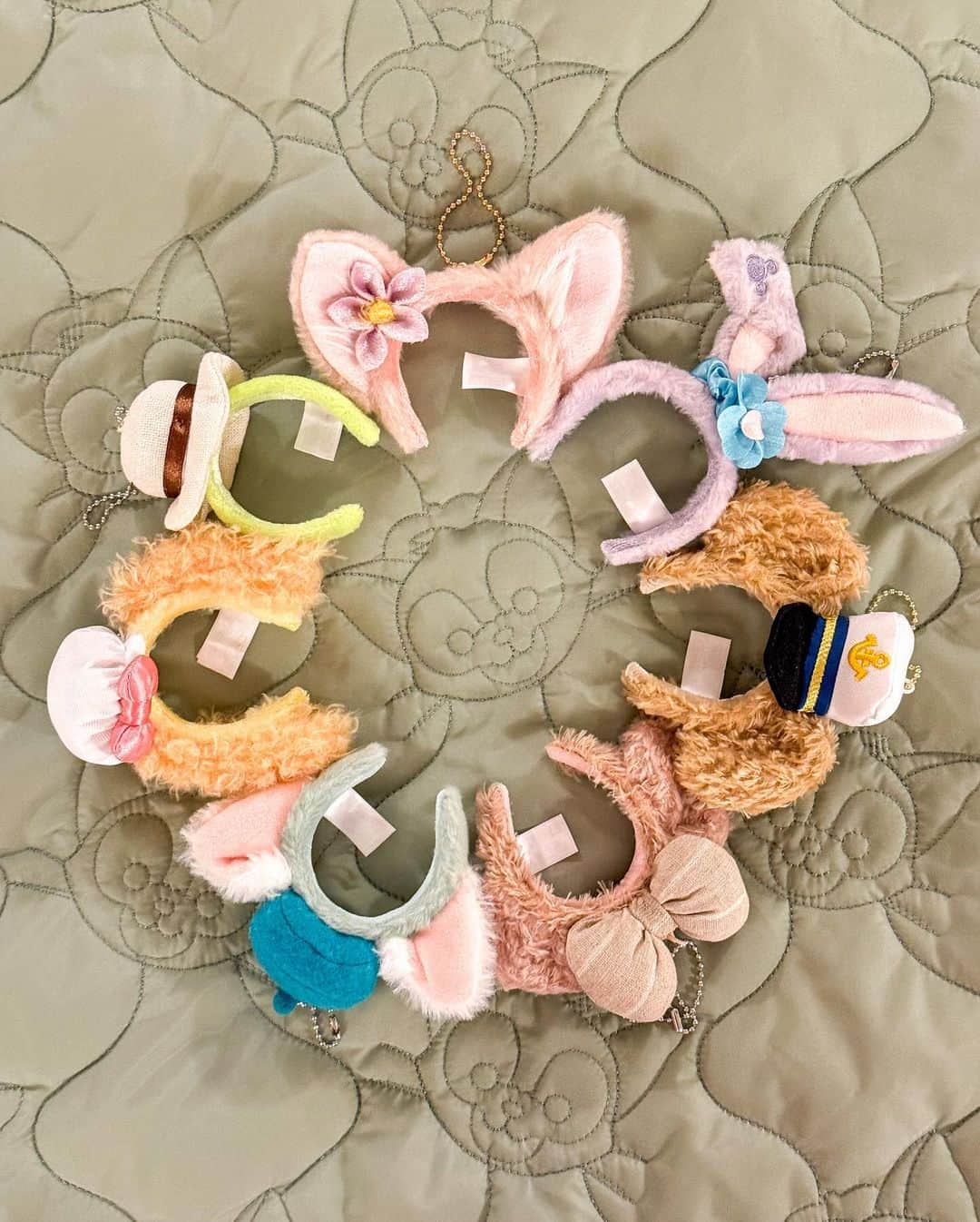 Hatamaさんのインスタグラム写真 - (HatamaInstagram)「＊  ＊  Hong Kong Disneyland Duffy and Friends Headband Keychains🎀  .  香港ディズニーランドにて新発売になった、ダッフィー＆フレンズの「カチューシャキーホルダー」🧸  可愛すぎて全種類制覇しました！🤣  バッグなどに付けるのはもちろん、ぬい撮りにもオススメです💓  1個 109HKDL  場合によっては購入券が必要になる場合があります⚠️  .  #hongkongdisneyland #hkdl #duffyandfriends #keychains  #香港ディズニーランド #カチューシャキーチェーン #カチューシャキーホルダー #ダッフィーアンドフレンズ #ぬい撮り#ディズニーグッズ」11月21日 22時41分 - hatama_1118