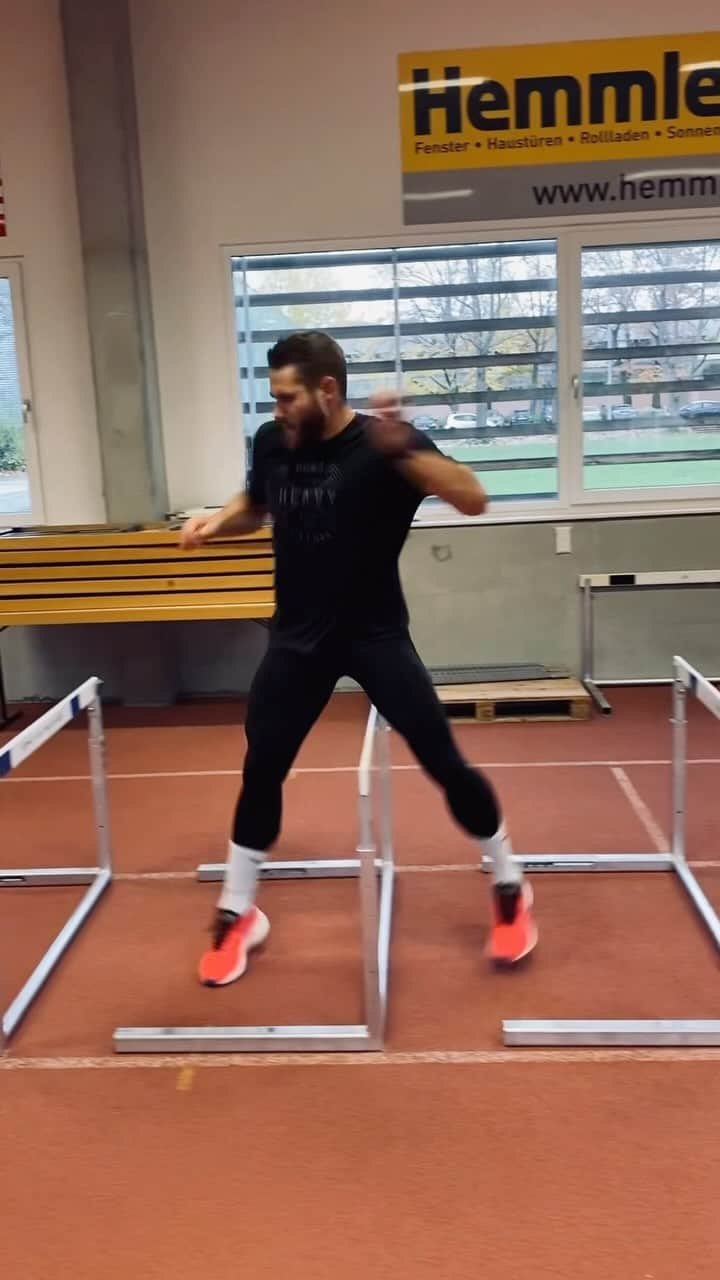 ヨハネス・ベターのインスタグラム：「more footwork 🕺🏼 #VetterWurf #mission100 #RoadToParis #startdreaming #neverstop #training #athlete #throwing #javelin #Speerwurf #trackandfield #gym #javelinthrow #leichtathletik #fit #athletics #fitnes #rocket #power #workout #weiterimmerweiter #heavy #work #hard #sport #cricket #baseball」