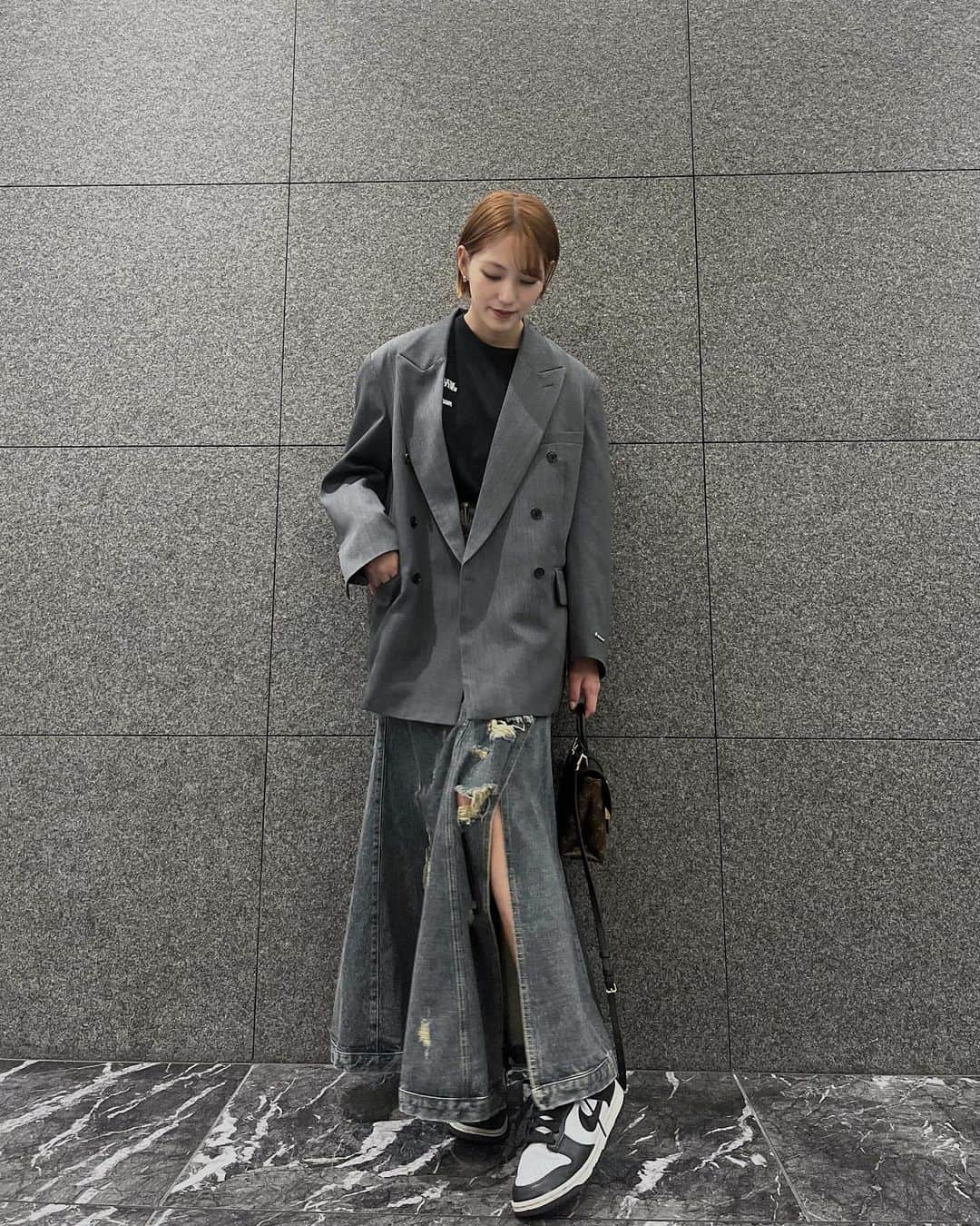 原あや香さんのインスタグラム写真 - (原あや香Instagram)「🩶👟🛒  いまが一番ちょうどいい気候♪  すぐ寒くなっちゃうんだろうな〜  みんなはもう冬支度してる？？  #寝不足で顔は常に浮腫んでます」11月21日 22時34分 - haraaya_