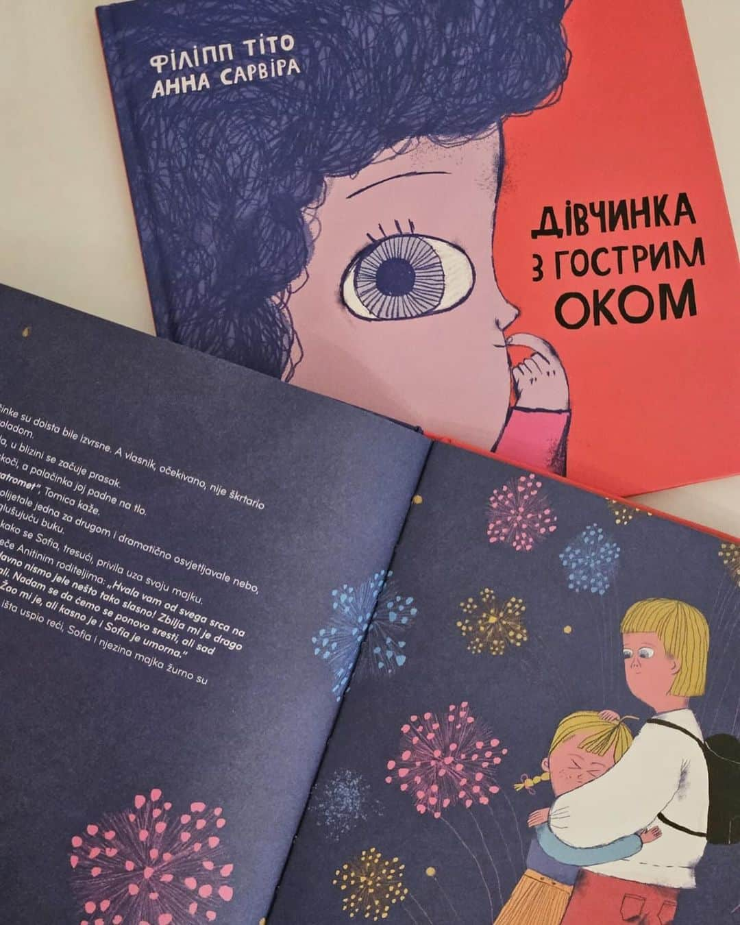 ダリヨ・スルナさんのインスタグラム写真 - (ダリヨ・スルナInstagram)「Tekst:  I'm filled with immense gratitude today as I reflect on the importance of supporting those in need, even when I am far from Ukraine, a place I am proud to call home. 💙💛  Today, I have the privilege of being part of an initiative aimed at supporting refugee children from Ukraine who now find themselves living abroad and struggling to cope in their new homes. 🌍💔 Through a children’s book „The Girl Who Kept Her Eyes Open“ we reflect on the hardships and struggles of Ukrainian children in their new countries and schools. The book is aimed towards children and adults to raise awareness.  I want to thank @ekhrvatska for inviting me to contribute to this incredible effort. And to others supporting this cause, your compassion and generosity mean the world.  Let's continue to come together, united in our mission to bring hope and comfort to the lives of refugee children their parents who are seeking safety and stability far from their homeland. 🤝❤️   #EyesOpen #supportukraine🇺🇦」11月21日 22時36分 - darijosrna