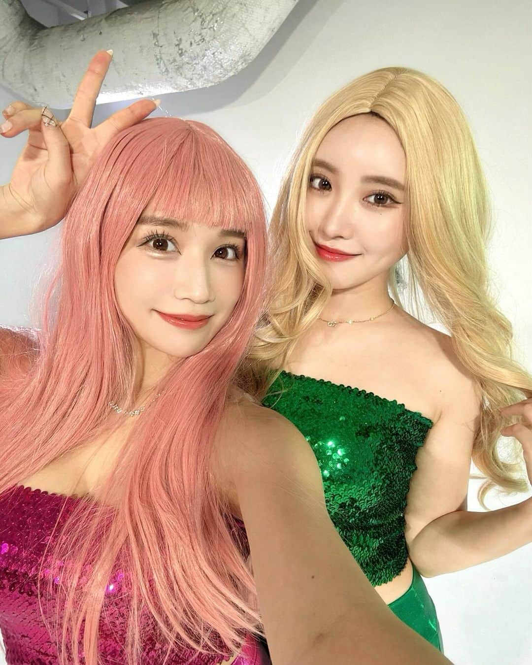 HIKARIさんのインスタグラム写真 - (HIKARIInstagram)「🌺💚🌺🩷👩🏼‍🦱  　 YouTube見てくれたかな？？  少しでも笑ってくれてたら 嬉しいです😃  ふざけまくりました✌️笑 令和のギャルってこんな感じ？⤴️😘  リオにニューハーフってずっと言われたけど 自分でも否めんかった....☺️☺️☺️  _ #無理すんな #アネッキーヒマーズ #有吉の壁 #踊ってみた #撮影たのしすぎた」11月21日 22時38分 - hikari_niko424