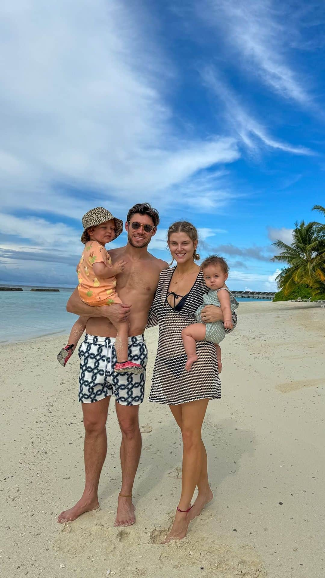 Ashley Jamesのインスタグラム：「A little bit of what we’ve been up to the last few days. 💓  It’s been so nice to spend time together as a family ☺️ I always find it takes a few days to properly switch off and unwind and it’s really nice to see the kids bond with Tommy when he’s not working.   I’ve found I’ve had this weird form of anxiety since I was pregnant with Ada. I don’t know if anyone else has experience of this and I don’t even know if I can articulate it properly. On the outside I’m happy and content more of less. But I find when people message me - especially voicenotes, I don’t listen to them. For weeks. Even when it’s people I really look forward to hearing from. I’m usually so vocal and in tune with world events and I’ve found myself lying low. I guess not wanting to have an influx of negativity my way. I’ve found myself slipping into the perfectionist traits where I pick things in my life apart. I don’t know, I’m only 8 months postpartum and still breastfeeding so there’s still a lot of emotions and hormones knocking around so I’m just being kind to myself and reminding myself to be proud of myself.   Anyway, it’s been lovely to just try to switch off and enjoy precious family time. I feel so happy and grateful for this time, especially when I think of everything that’s going on in the world.   I’ll do a proper breakdown of our stay as soon as I can but I genuinely have loved Kurumathi for family. ❤️🙏  📍@kuramathiisland (AD PR Discount)」