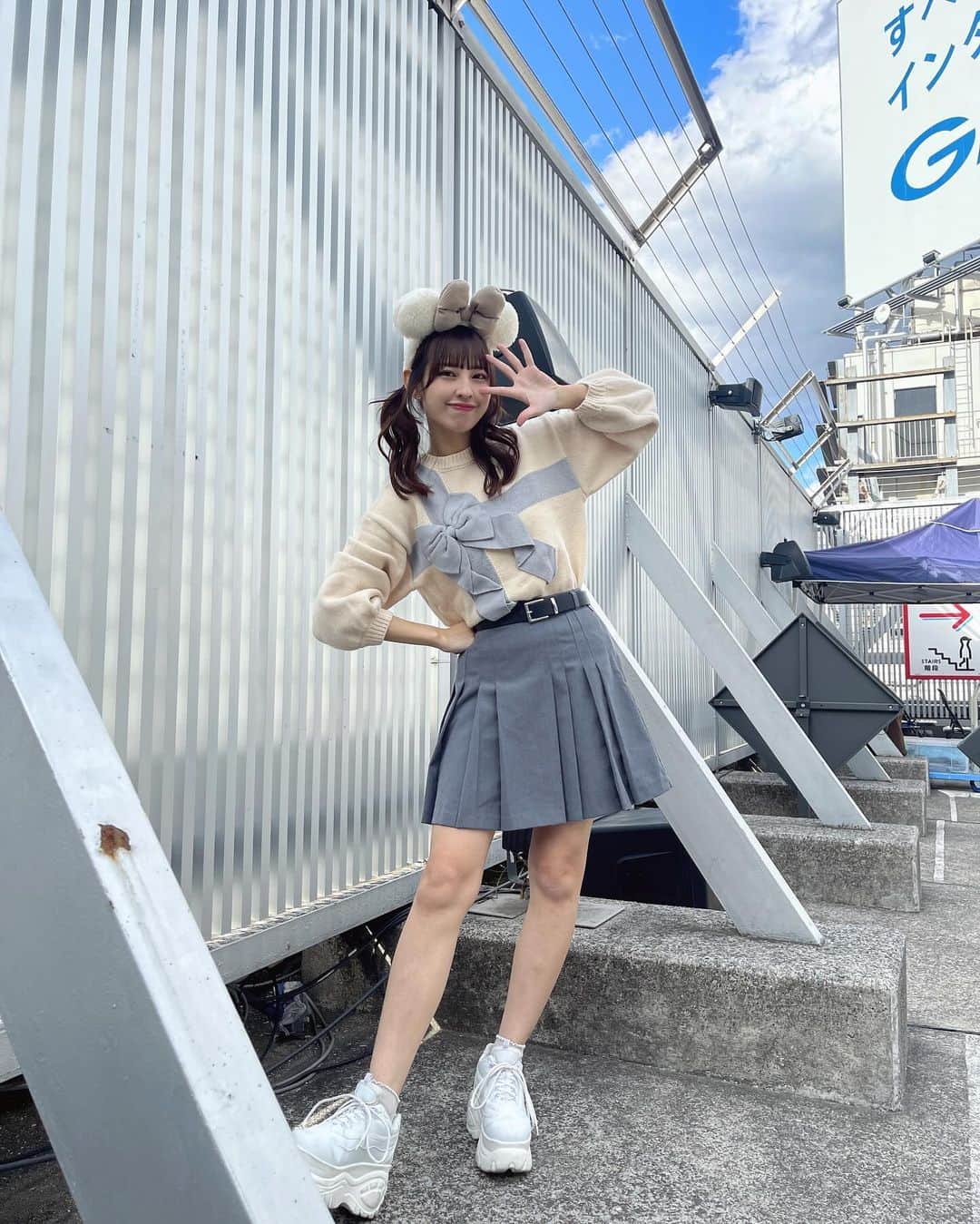 沖口優奈のインスタグラム：「ディズニーぽいポーズしてみた  #ディズニーコーデ」