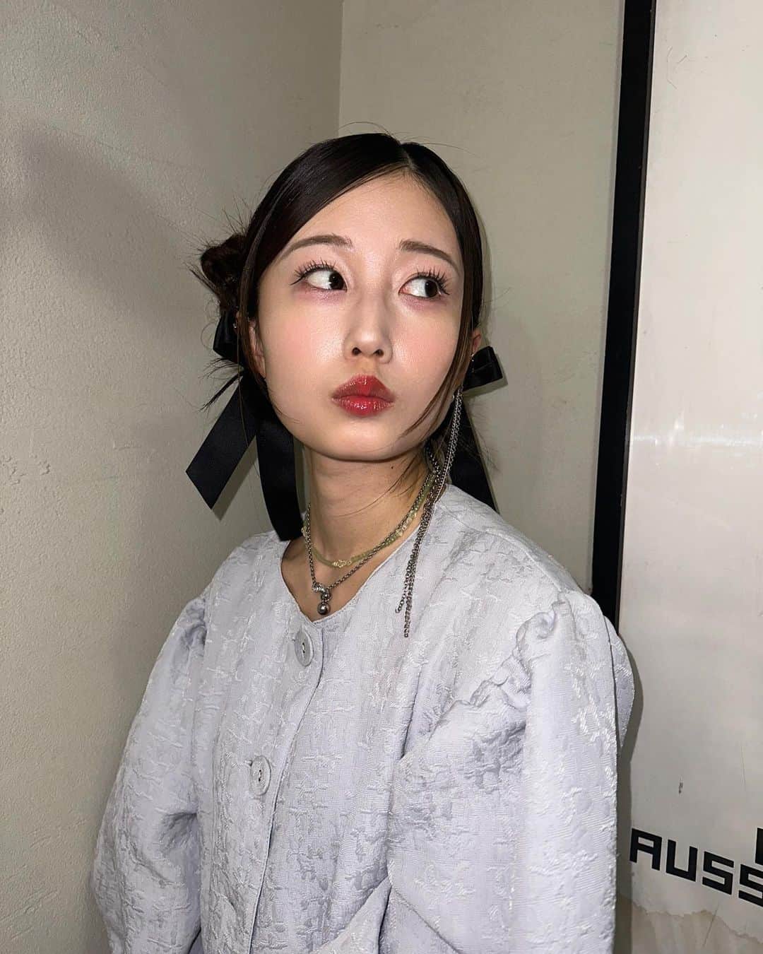 増澤璃凜子さんのインスタグラム写真 - (増澤璃凜子Instagram)「映画『東京遭難』 舞台挨拶にご来場頂いた皆様 ありがとうございました🎡 人前でお喋りするの久しぶりすぎて緊張したけど、 この作品で感じてた事は殆ど話せた気がする！ 伝わってくれたら嬉しいです…！ まだまだ上映は続くので、気になる方は是非です◎ . わたしが演じたもえがリボンを盛り盛りつけてたので、 今日もつけちゃいました🎀🖤 セットしてくれた @nahosaito_log ちゃん ありがとうございました〜🥹 #東京遭難 #増澤璃凜子」11月21日 22時47分 - ririkomasuzawa