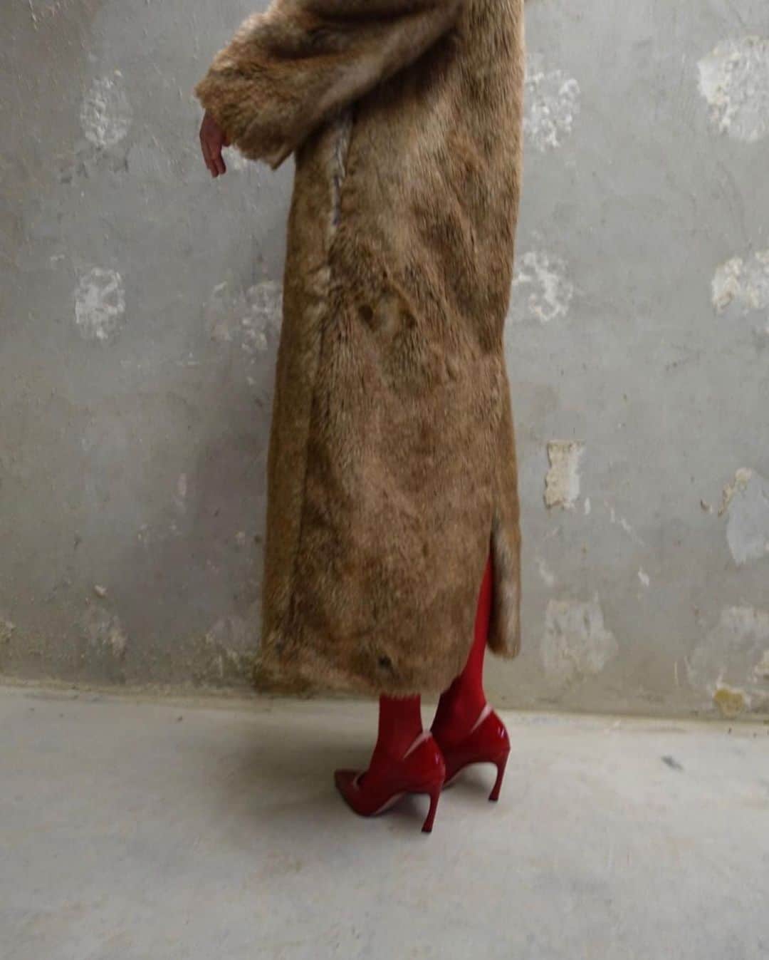 ゲスタズさんのインスタグラム写真 - (ゲスタズInstagram)「@theblab wearing our faux fur and looking fierce. Online now in limited stock #GESTUZ」11月21日 22時58分 - gestuz