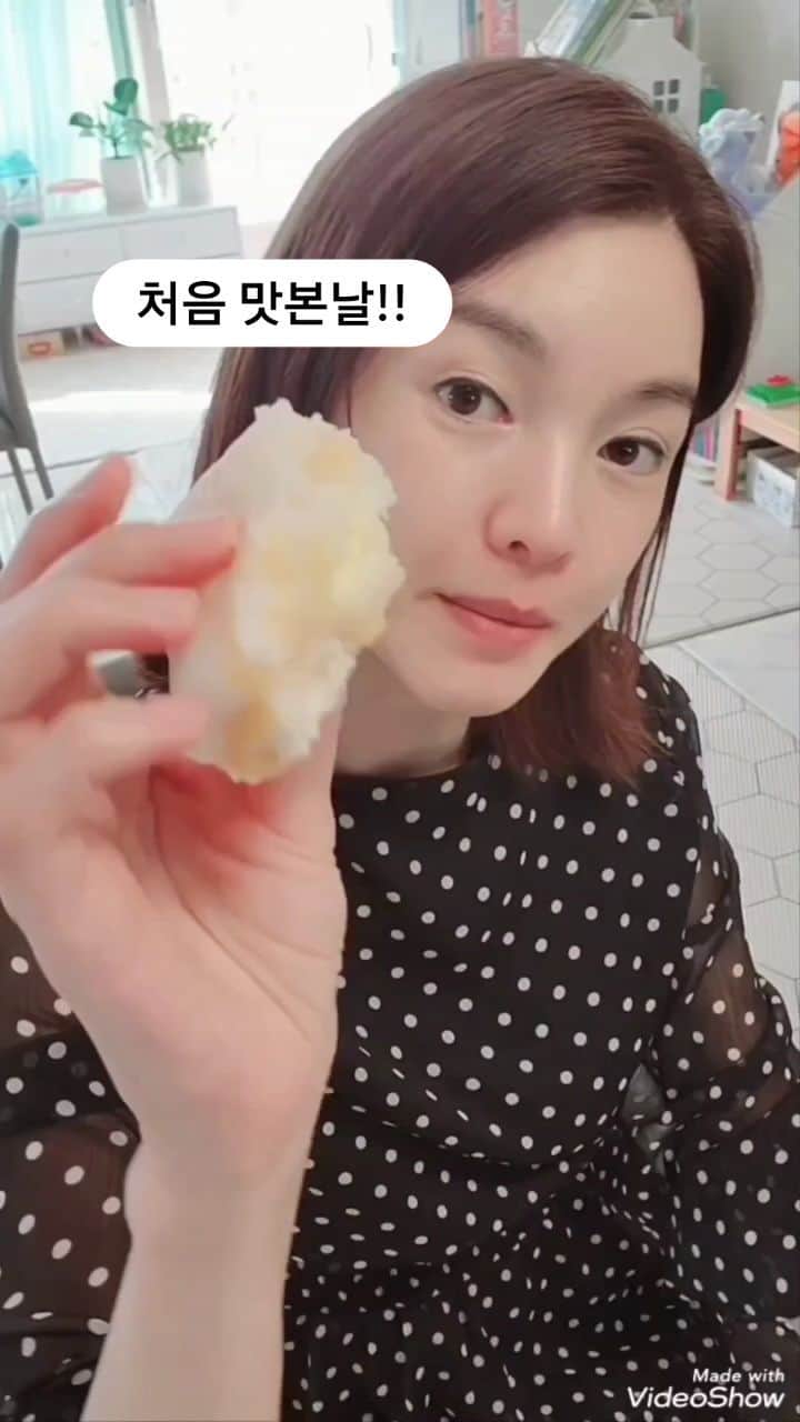 のインスタグラム：「여러분 기억하시죠? #정석봉떡    지난번 구매후 드셔보시고 또 해달라는 주변 지인들도 많고 저역시^^ 늘 먹고 있고.. 이번 기회에 또 쟁여 둘려구.. 짜잔!! 담주 월요일에 오픈할께용」