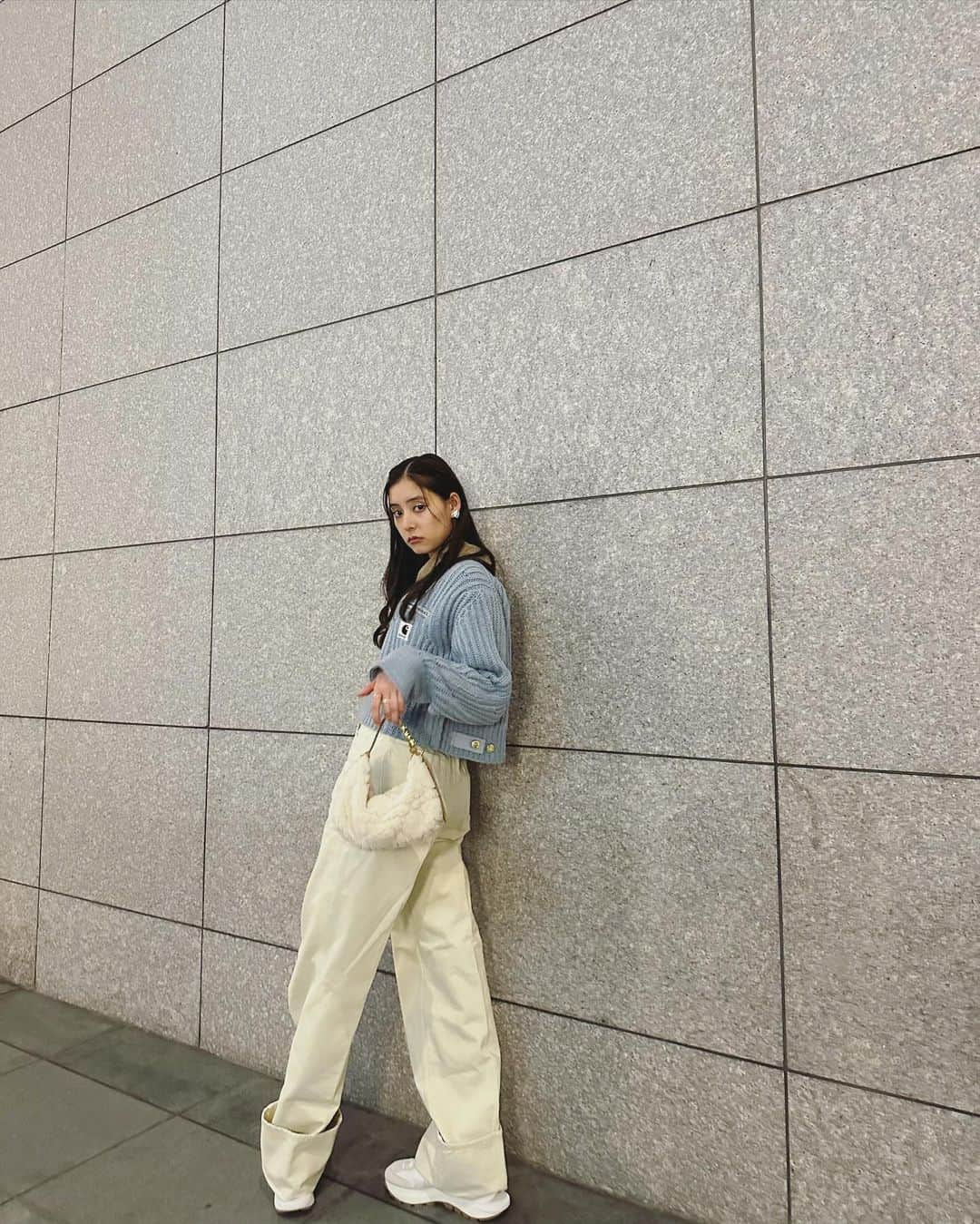 新木優子のインスタグラム：「#私服  knit : @sacaiofficial  bottom : @lemaire_official  shoes : @sacaiofficial  coat : @sly_official  bag : @dior   ring : @dior / @pensees_jewelry   #fashion #ootd #sacai #dior #pr」