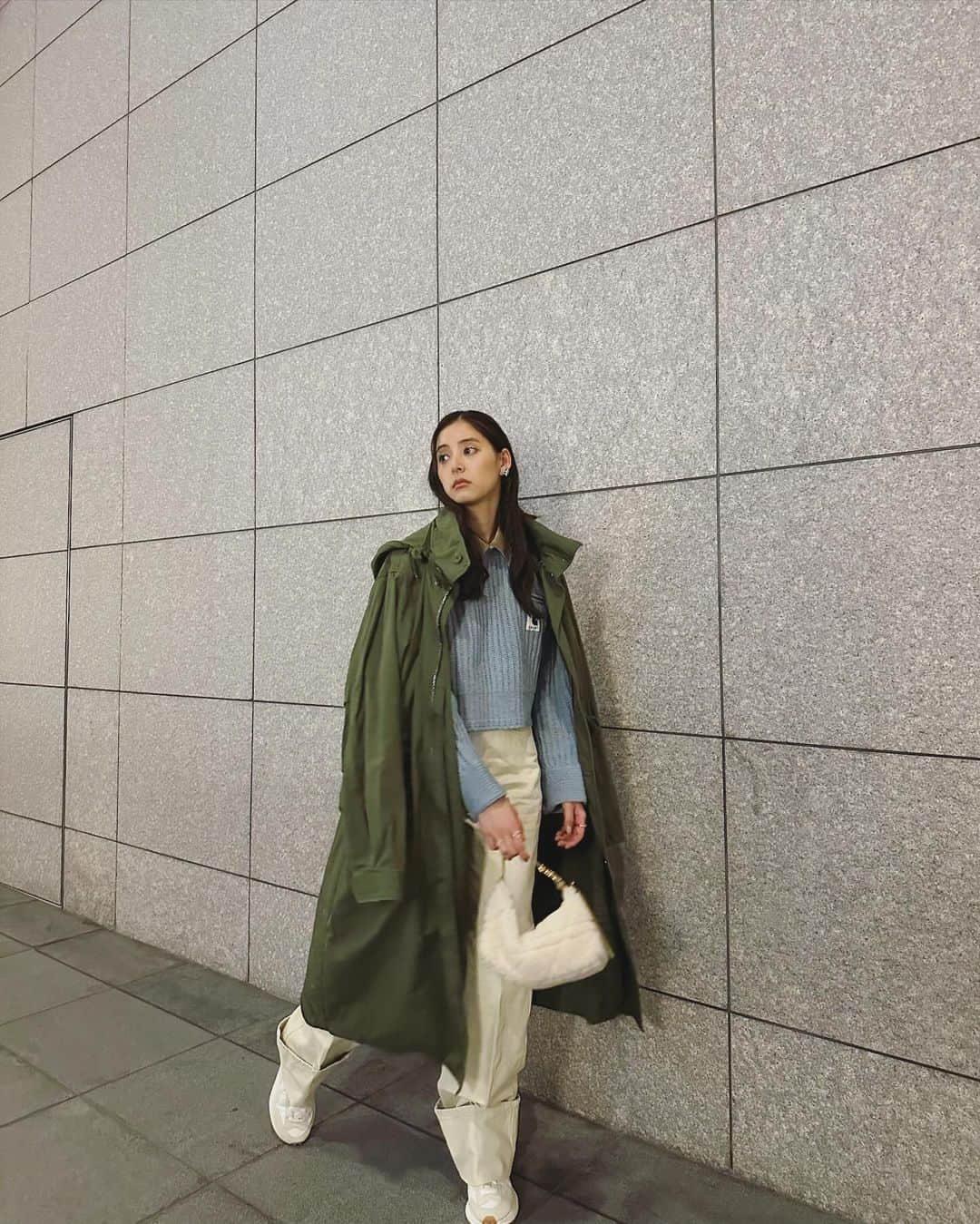 新木優子さんのインスタグラム写真 - (新木優子Instagram)「#私服  knit : @sacaiofficial  bottom : @lemaire_official  shoes : @sacaiofficial  coat : @sly_official  bag : @dior   ring : @dior / @pensees_jewelry   #fashion #ootd #sacai #dior #pr」11月21日 22時57分 - yuuuuukko_