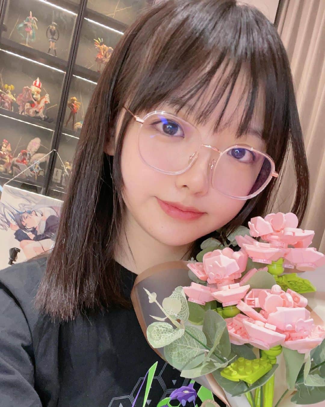 樱群のインスタグラム：「Today's stream. Hand crafting is really fun💐」