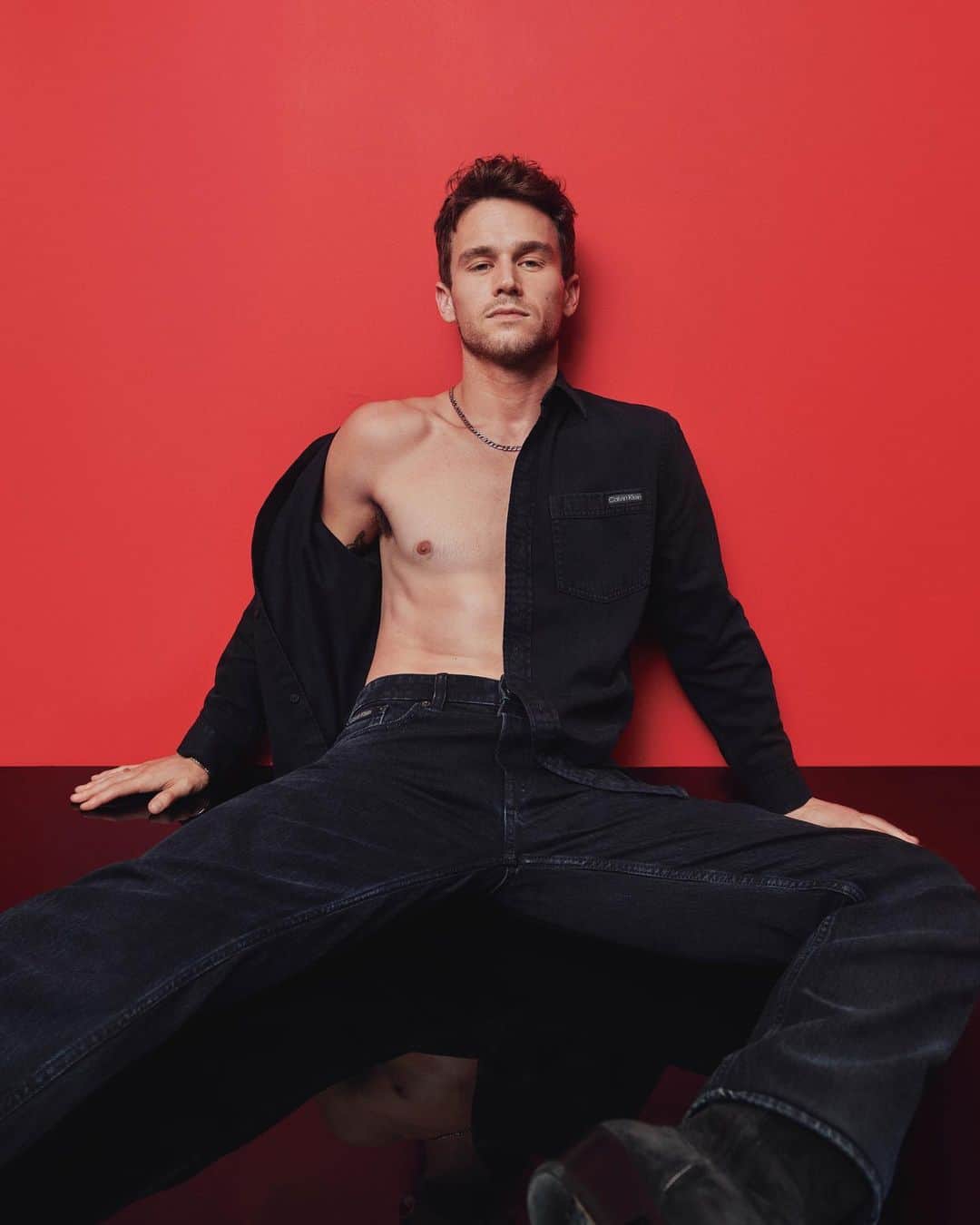 Calvin Kleinのインスタグラム：「Giving Calvin Klein. @brandonflynn in the holiday campaign. Get into it.​  Photographed by @jamesbrodribb」