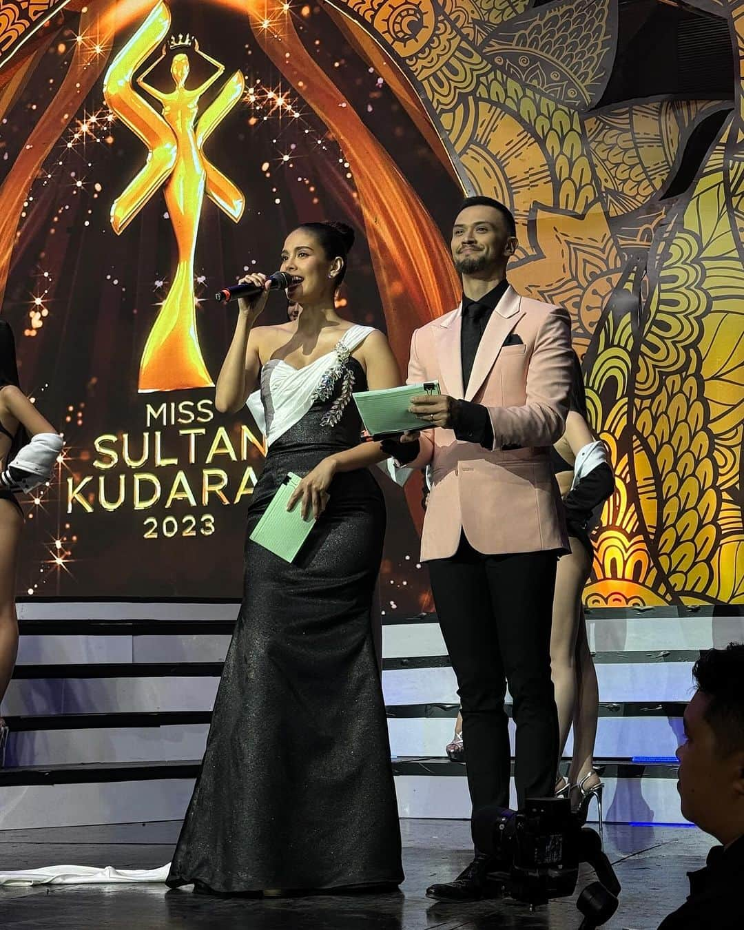 ミーガン・ヤングさんのインスタグラム写真 - (ミーガン・ヤングInstagram)「Happy to be back in Sultan Kudarat ❤️ hosting tonight’s Miss Sultan Kudarat 2023 with Billy Crawford! I’ve been having an amazing time here and I hope I get to come back!   Wearing @garvy_garvy2 🫶 Makeup @carissacielomedved 💋 Hair @hairbymarkibarrola 💁🏻‍♀️」11月21日 23時02分 - meganbata