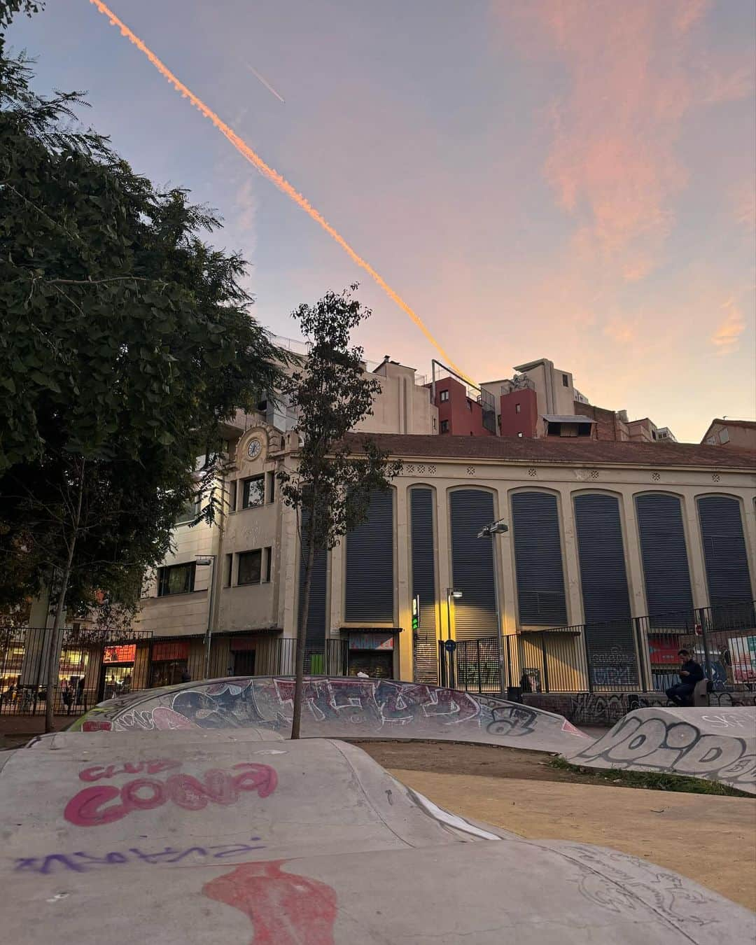 蘭さんのインスタグラム写真 - (蘭Instagram)「🫶  🤳 @androi_d_18  #barcelona#macba#skatergirl#skate#skatelife#womendoskate #ootd#skatergirlstyle#skategirlpower#skateeverydamnday#skateboardingisfun#outfit#skatestyle#girlsskate#スケボー女子#ガールズスケーター」11月21日 23時02分 - ran_19951028