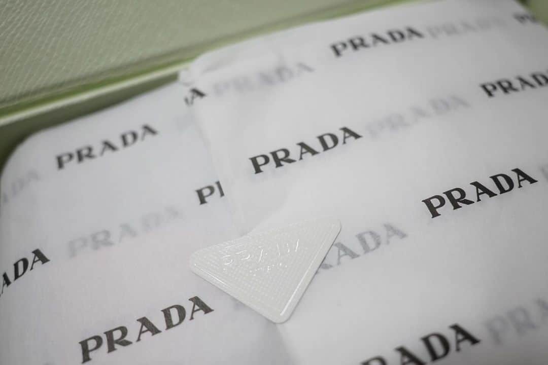 よねいはるかのインスタグラム：「PRADA BEAUTY TOKYO. 表参道店が明日からオープン♡  #PR #prada #PradaParadoxe #PradaBeauty #プラダパラドックス @pradabeauty @prada」