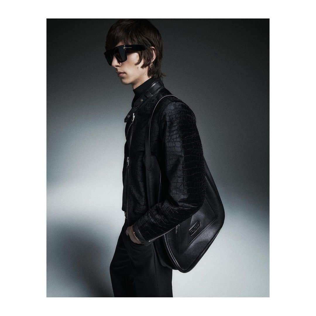 トムフォードのインスタグラム：「TIMELESS  DISCOVER THE CURATED GIFT GUIDES ON TOMFORD.COM  #TOMFORD #TFGIFTS」