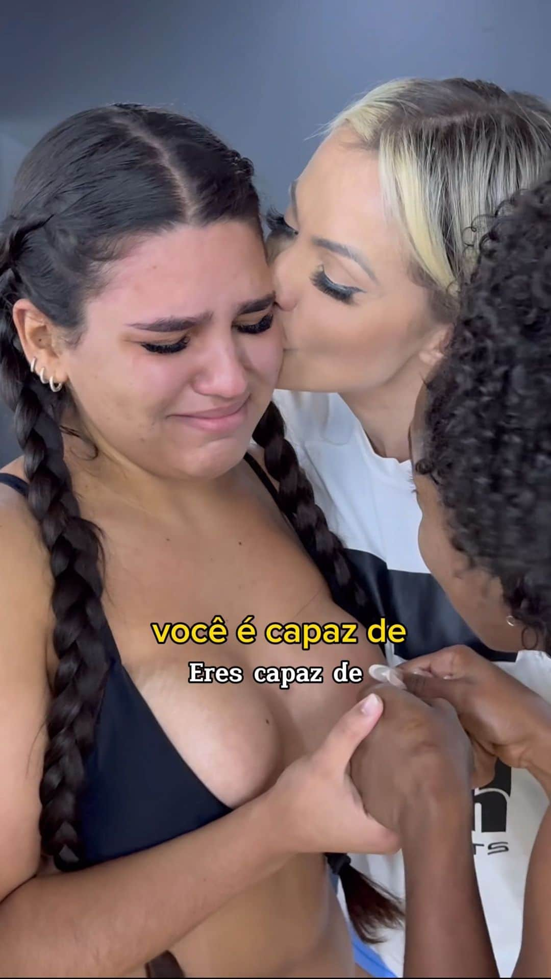 Vivi Winklerのインスタグラム：「VENCEMOS A DEPRESS4O 🙏🏻❤️ @bandeiradaniella   Isso só prova o quanto é importante nós, mulheres, estarmos juntas cada vez mais! Amo vcs meninas ❤️」