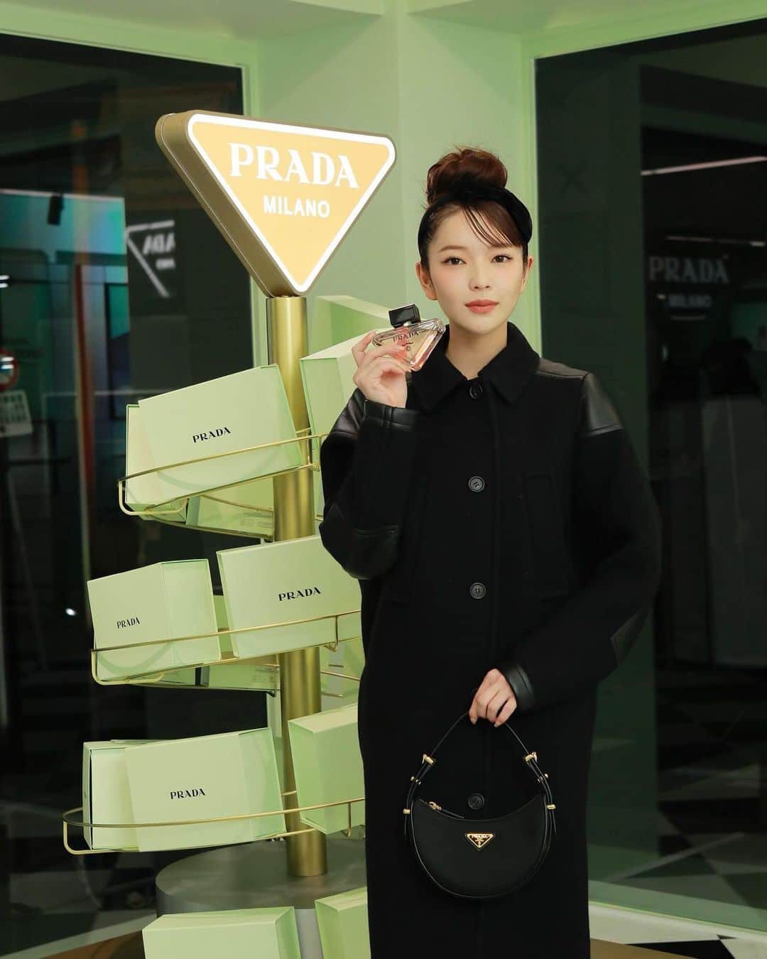 田中芽衣（めいめろ）のインスタグラム：「🖤 @pradabeauty  @prada   #prada #PradaParadoxe  #PradaBeauty #プラダパラドックス #PR」