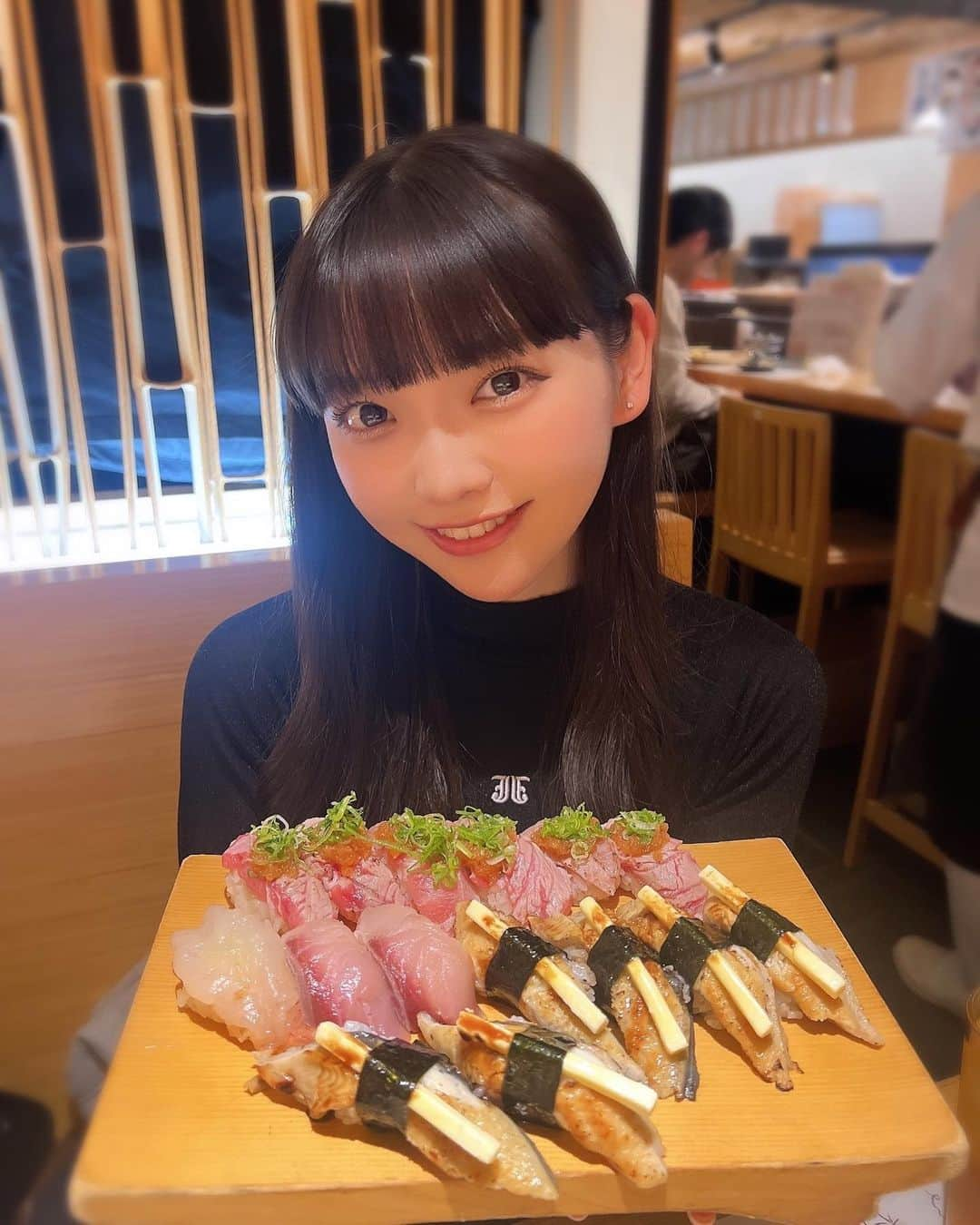 籾山ひめりさんのインスタグラム写真 - (籾山ひめりInstagram)「大阪で念願のうなぎバターたべた〜🤤✨ ･ 前からずっと食べてみたくてやっといけたのぉ🥺🫶 美味しすぎて幸せだった💕 ･  #うなぎバター  #じねん  #お寿司 #思い出 #大阪 #ご飯 #ぱっつん前髪  #黒髪ロング #ootd」11月21日 23時27分 - momichan_hime