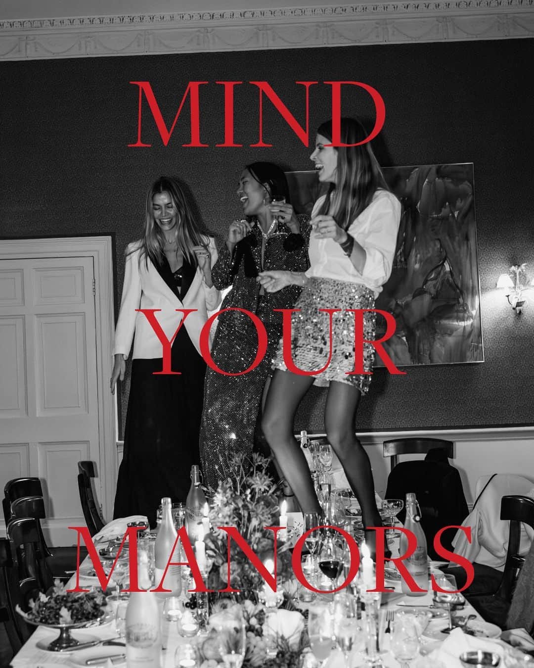 のインスタグラム：「MIND YOUR MANORS | Bringing the good kind of holiday drama to our Irish dinner party, full of sequins, satin and pops of red…」