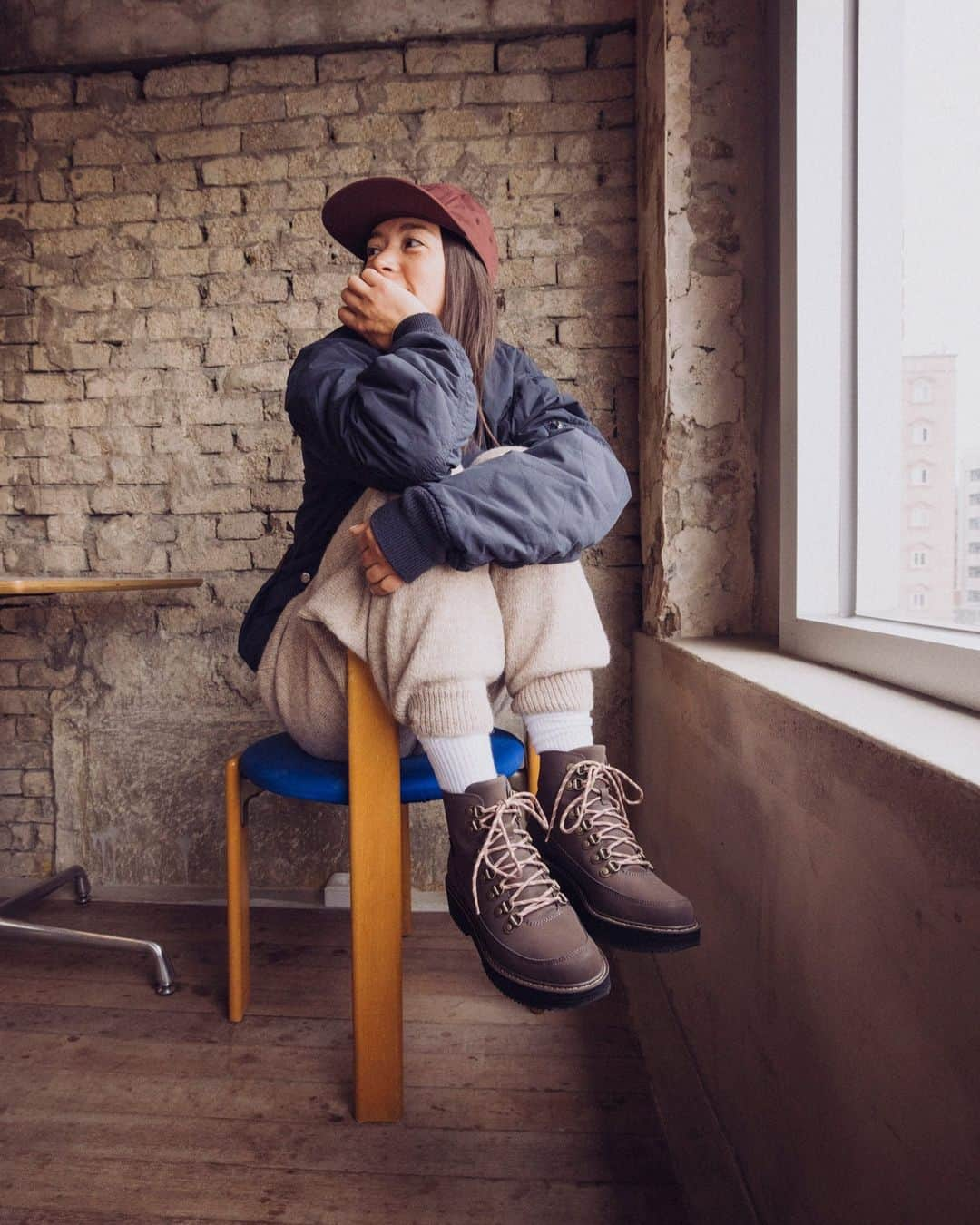 Tevaさんのインスタグラム写真 - (TevaInstagram)「Proof that you can keep your style cozy and luxe during the holiday chaos in ReEmber. Tap the save button to replicate this look later.   📷: @steveakation」11月22日 0時01分 - teva