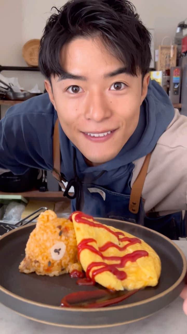 池田航のインスタグラム：「Bear omelet containing fried rice🍅🍳🍚🧸💕 久しぶりのオムライスだよー💕食べた人ー？🙌🏻 ̖́-‬」