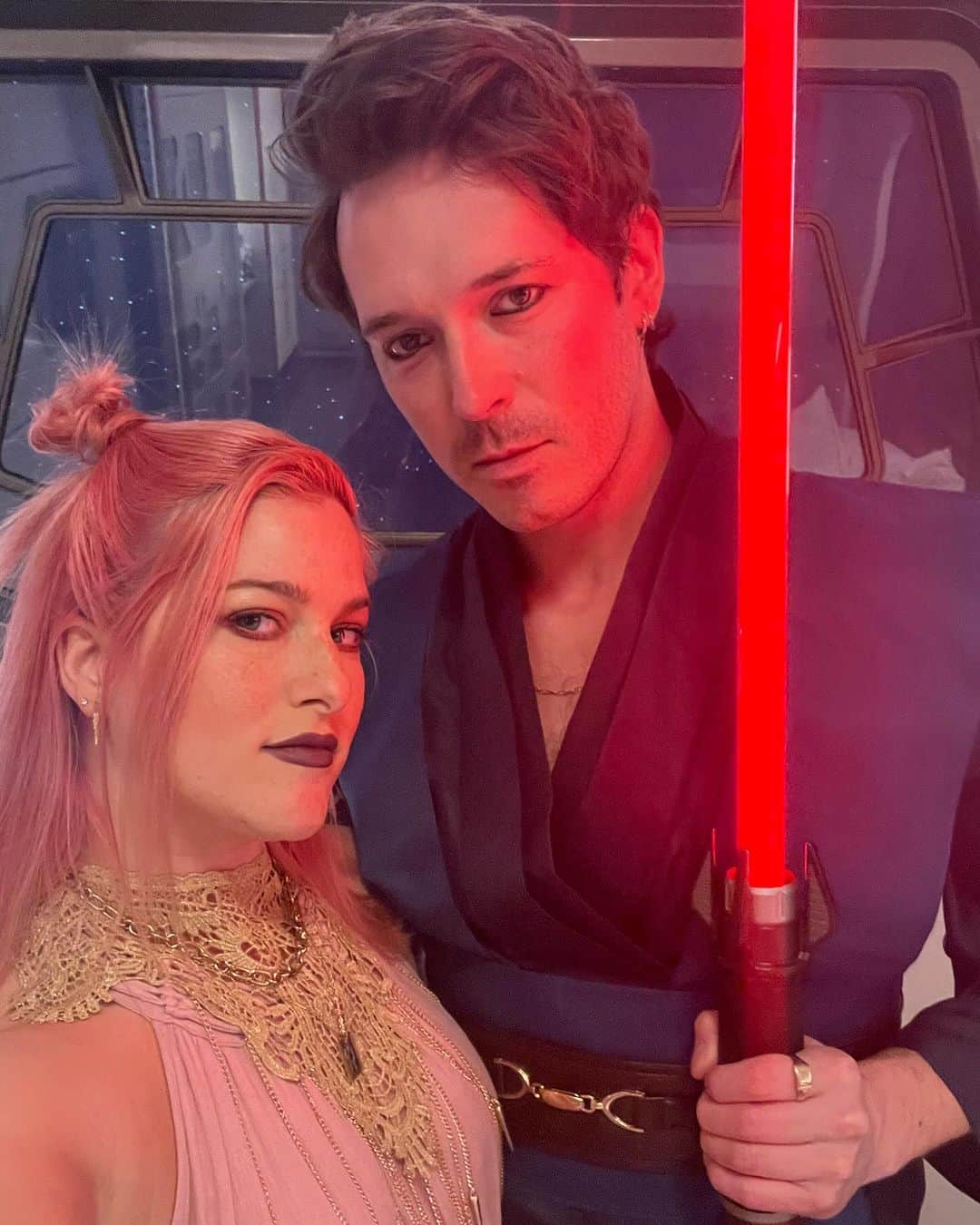 キャサディー・ポープのインスタグラム：「Happy birthday @sampalladio . The force is strong with you. Love you! 🖤」