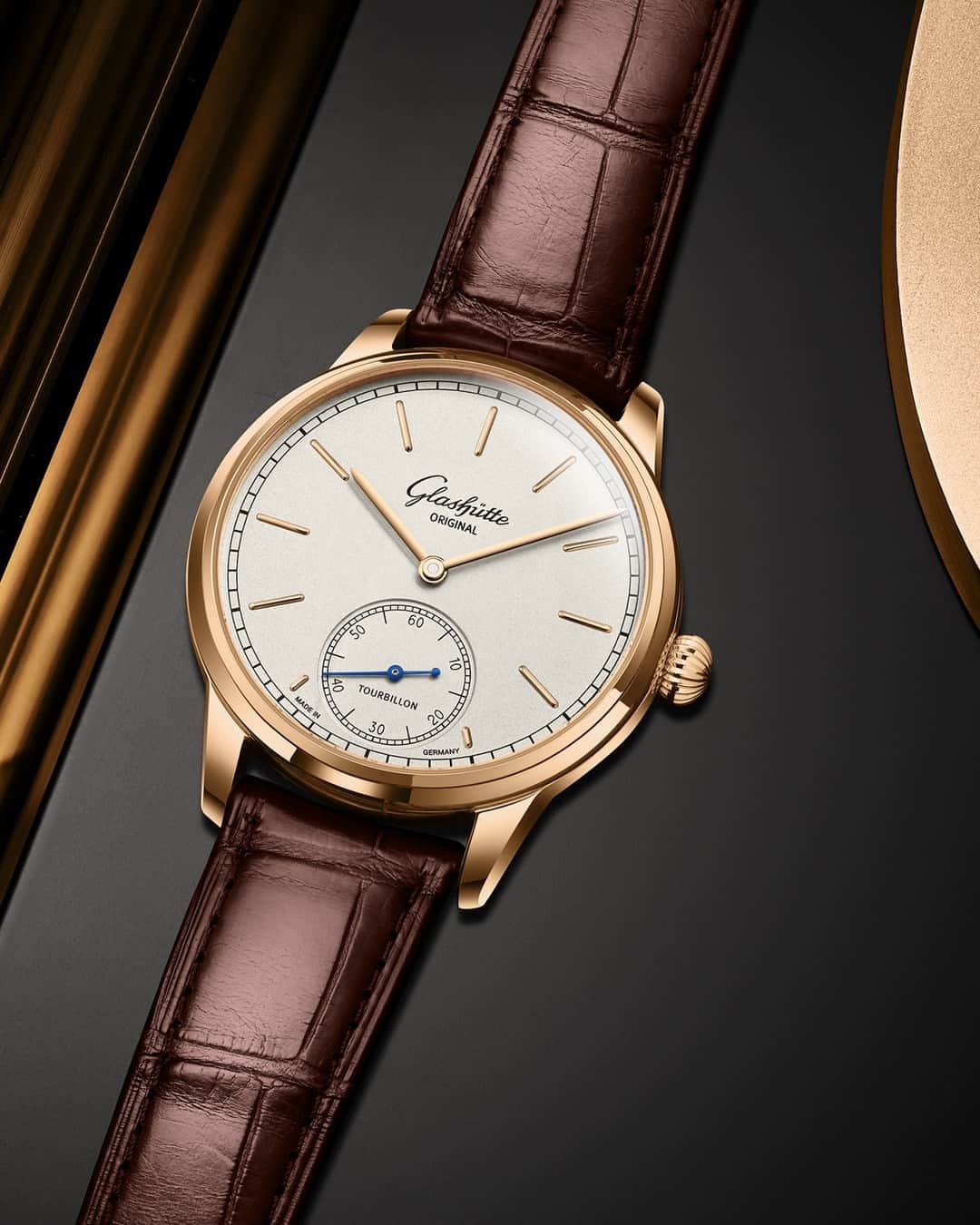 グラスヒュッテのインスタグラム：「This masterpiece does not hang in a museum: our Alfred Helwig Tourbillon 1920 is a treasure that only reveals its finesse at second glance. This sophisticated, hand-crafted timepiece is limited to 25 pieces worldwide and combines the highest precision with subtle elegance.  An ideal companion for anyone who appreciates haute horlogerie as well as understatement. Proud to be the Original.  #GlashütteOriginal #GlashuetteOriginal #PTBTO #Senator #AlfredHelwig #Tourbillon #LuxuryWatch #Timepiece」