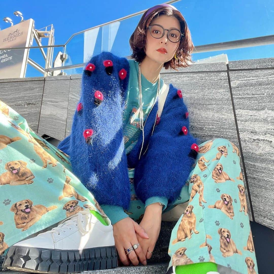 石井美絵子さんのインスタグラム写真 - (石井美絵子Instagram)「ゴールデンレトリーバー☁️🐕🌼 ストレスフリーのパジャマパンツだよ✌️  ring #yuumiperaltashop  sneaker #noname #nonameshoes  ーーー #古着女子 #古着コーデ #古着ファッション #古着mix #古着好き #カラフルコーデ #カラーコーデ #カラフルファッション #派手服 #派手ファッション #派手好き #派手女子 #vintagefashion #vintagelover #colorfulfashion #ミカコのフク」11月22日 22時00分 - mikako.ishii