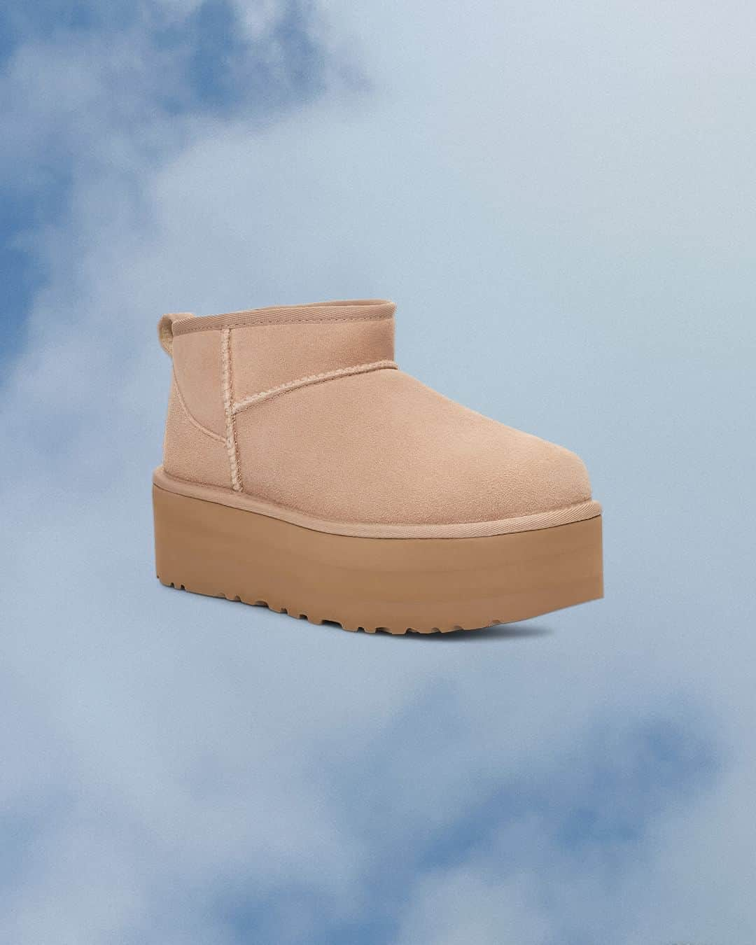 アグのインスタグラム：「Three words: UGG in Sand.  Two more words: Coming soon.  Fly over to UGG.com US on November 23 @ 12 AM PST. ☁️   #UGG #UggBoots #UggPlatforms #UggSand」